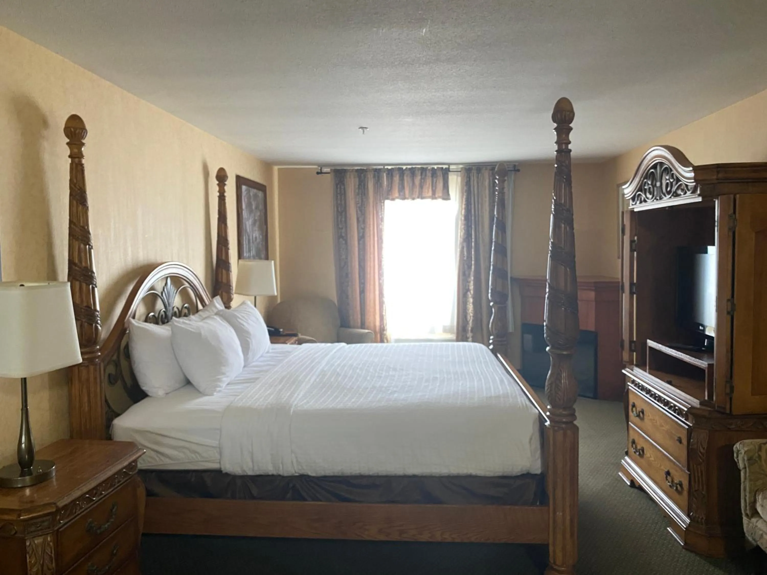 Bedroom, Bed in Merit Hotel & Suites