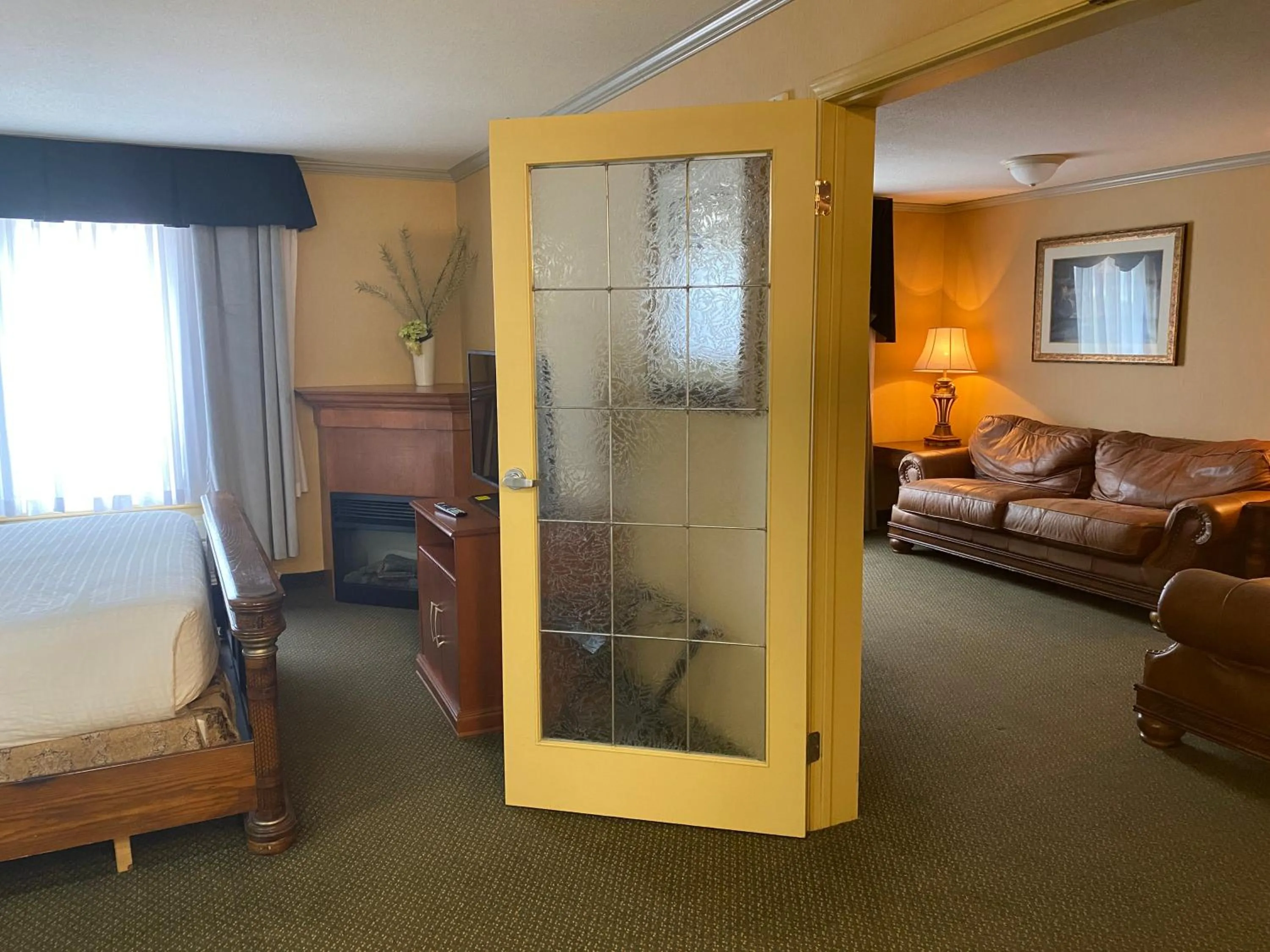 Living room in Merit Hotel & Suites