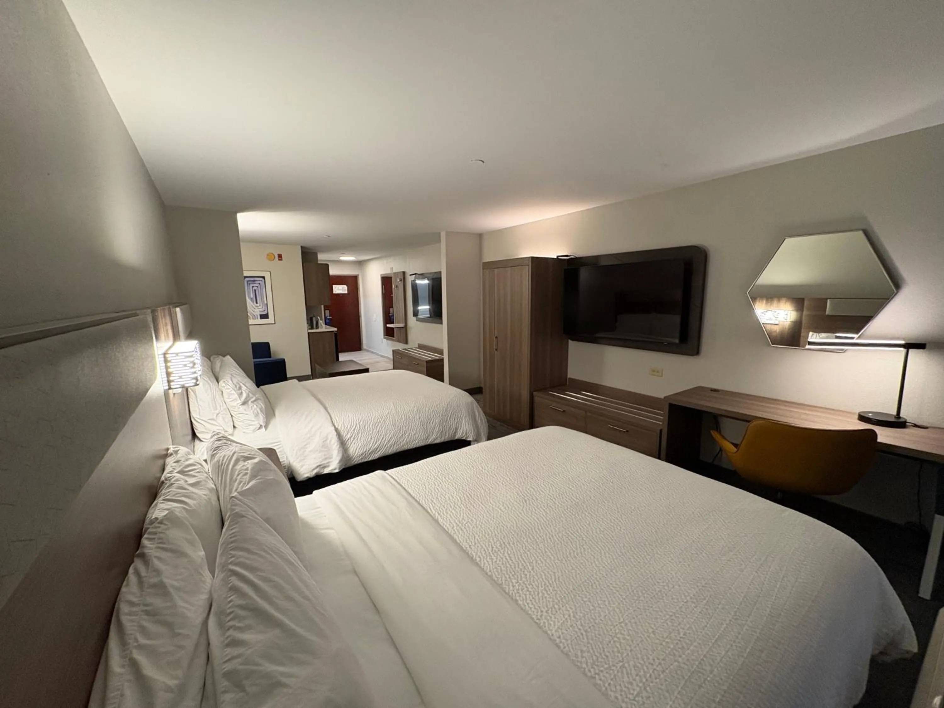 Photo of the whole room, Bed in Holiday Inn Express Hotel & Suites Lafayette by IHG