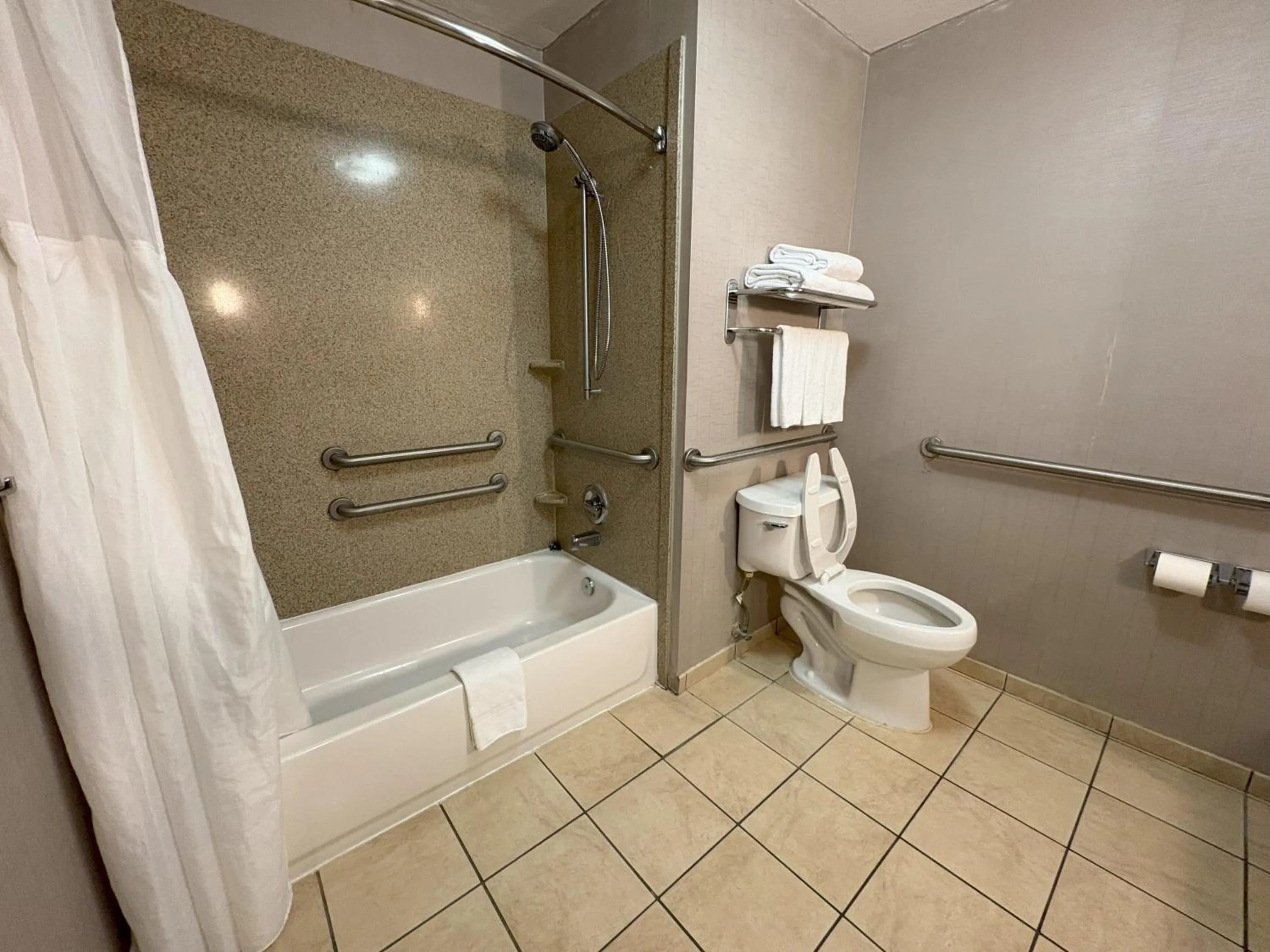 Bathroom in Holiday Inn Express Hotel & Suites Lafayette by IHG