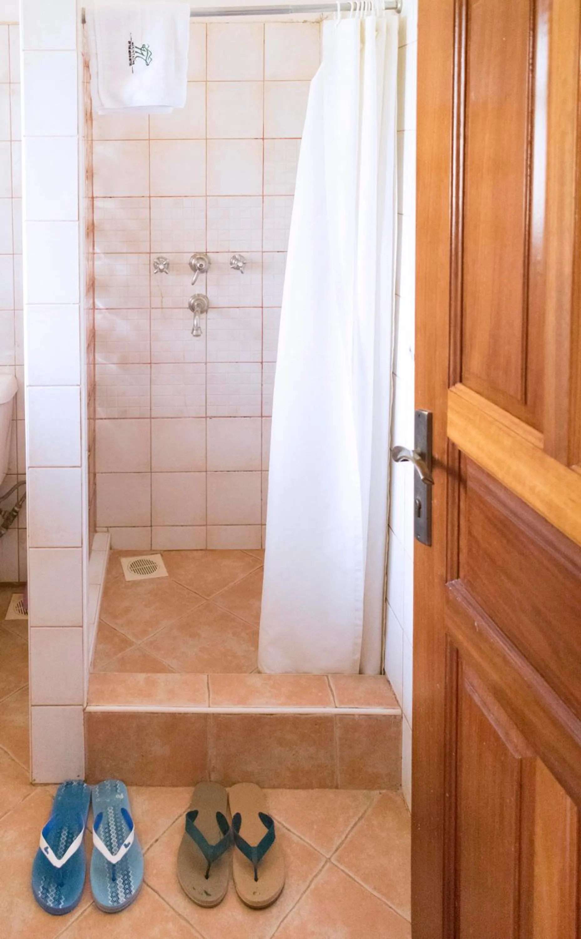 Bathroom in Mountains of the Moon Hotel Fort Portal