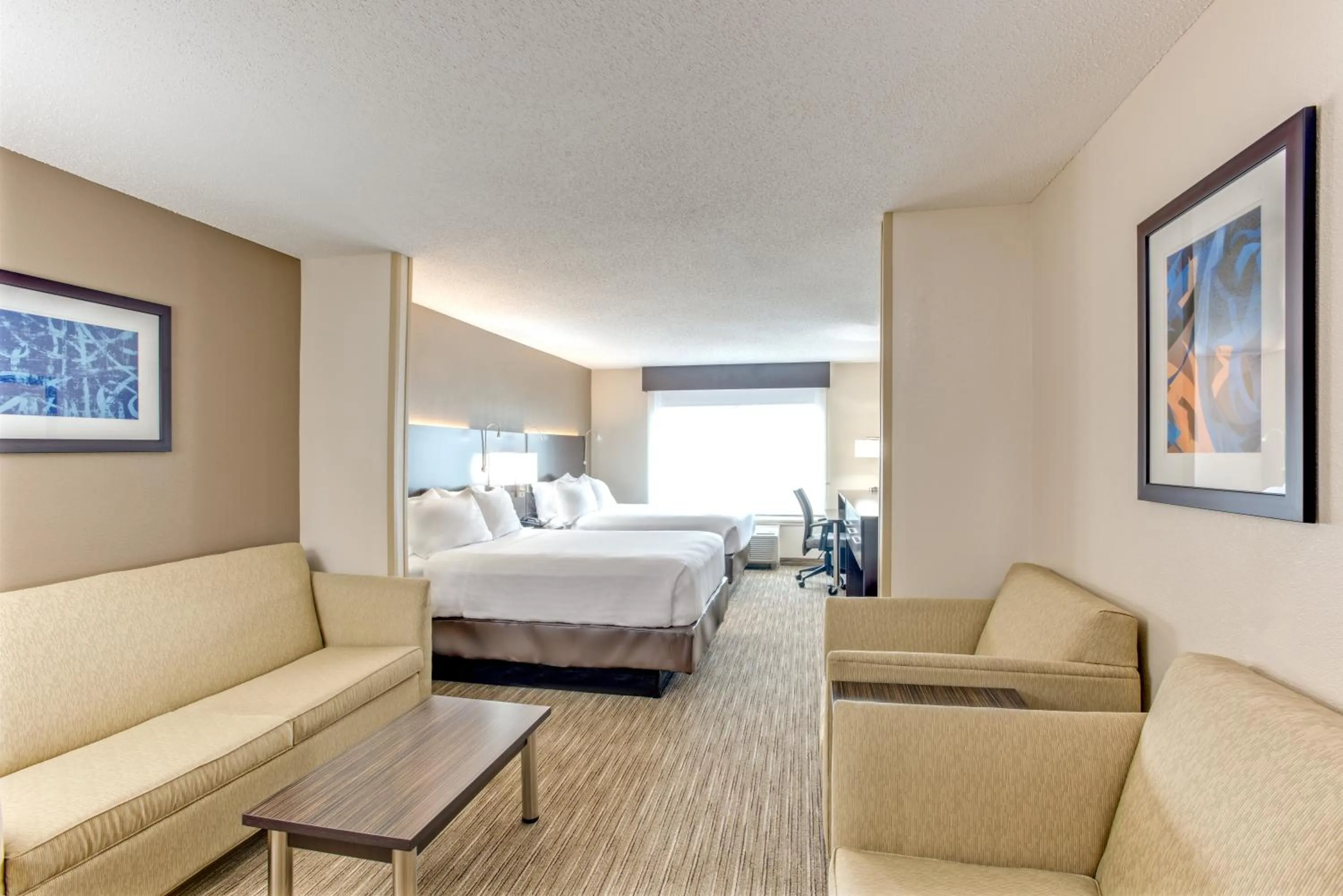 Photo of the whole room, Bed in Holiday Inn Express Hotel & Suites Bethlehem by IHG