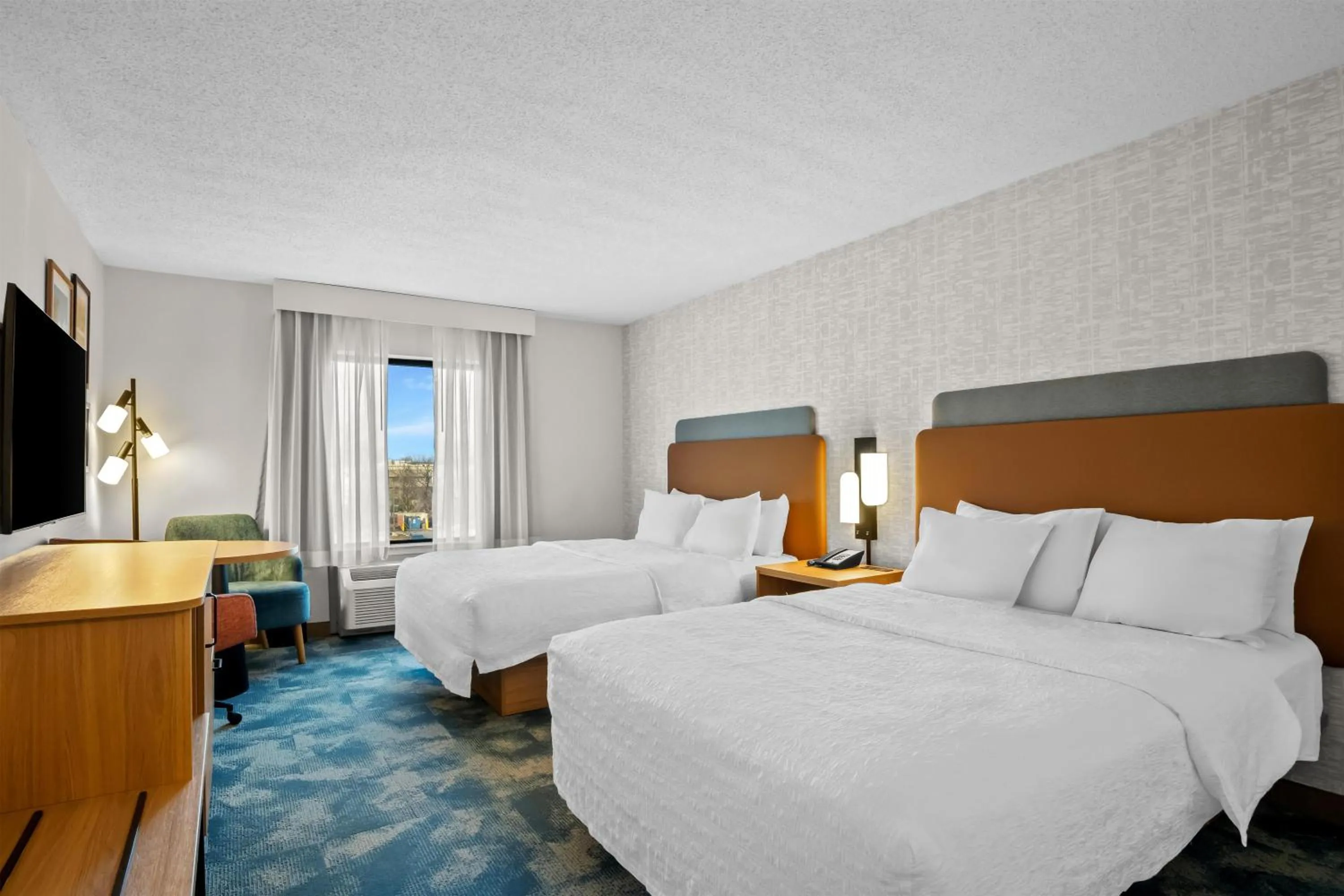 Bed in Hampton Inn & Suites Detroit-Canton