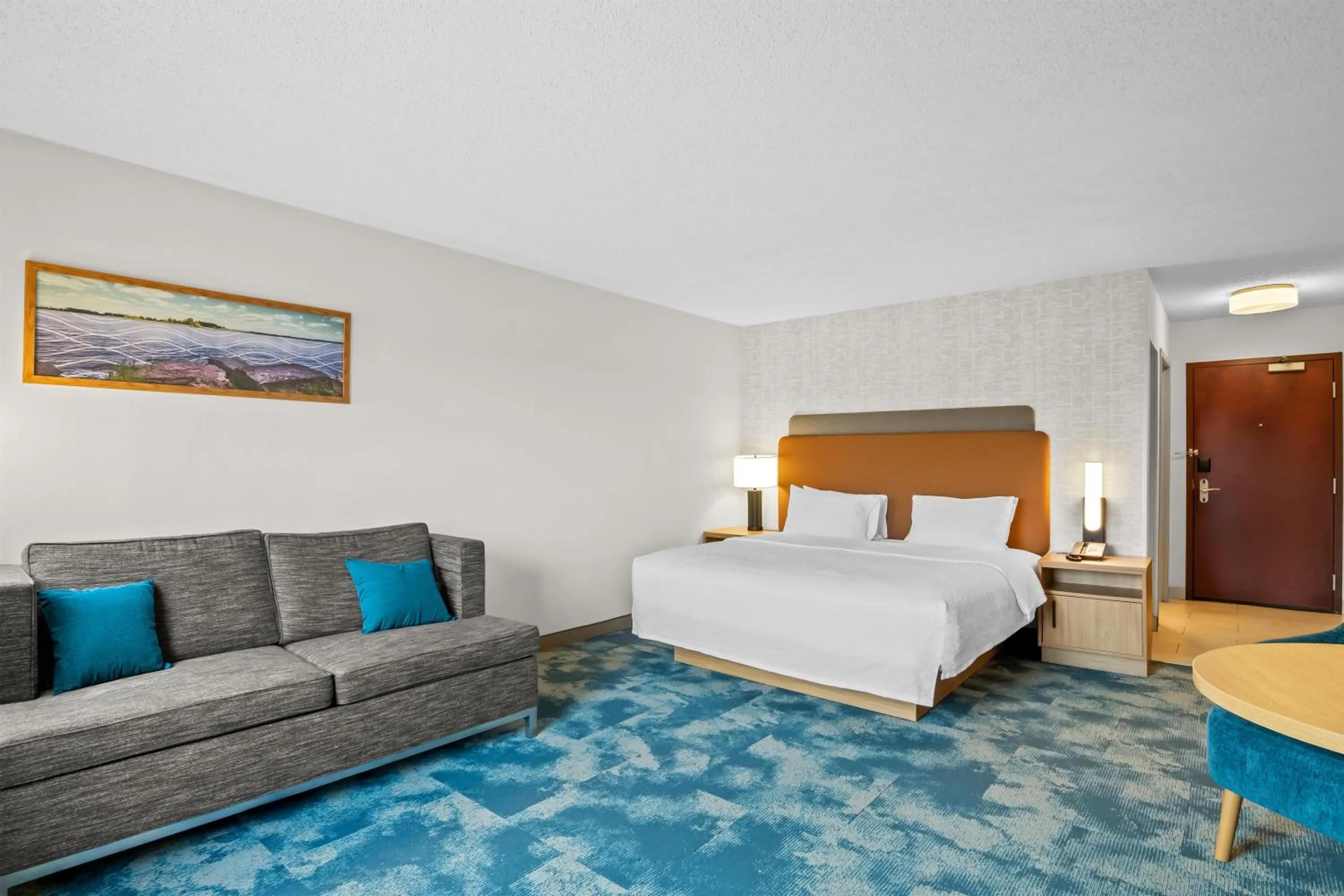 Living room, Bed in Hampton Inn & Suites Detroit-Canton