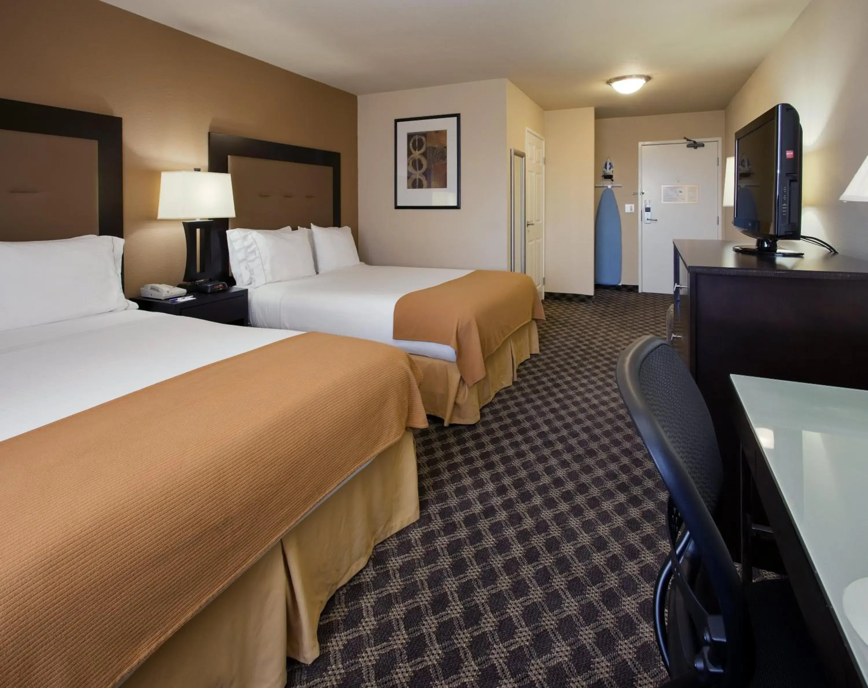 Standard Room with Two Queen Beds in Holiday Inn Express Union City San Jose by IHG Standard Room with Two Queen Beds in Holiday Inn Express Union City San Jose by IHG
