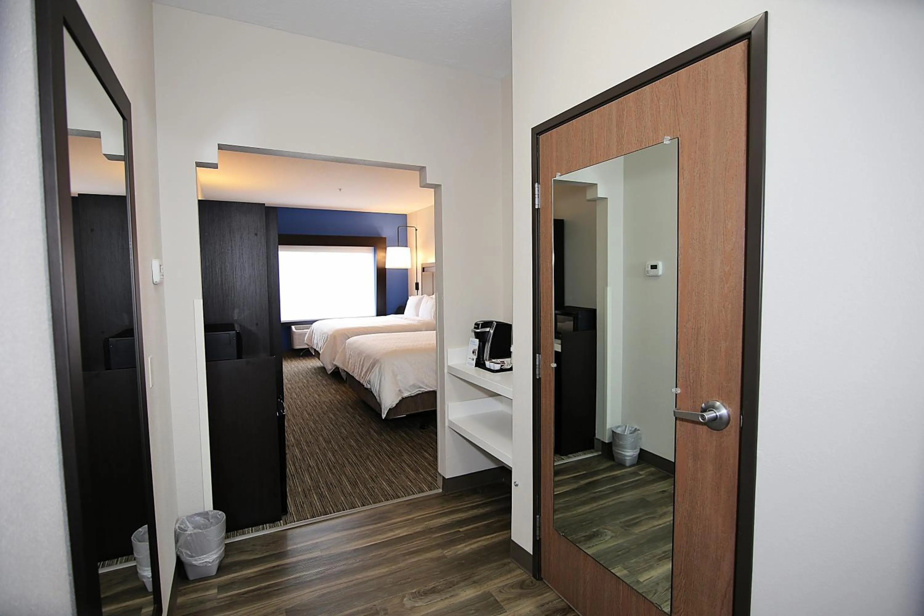 Bed in Holiday Inn Express Hotel & Suites Ashland by IHG