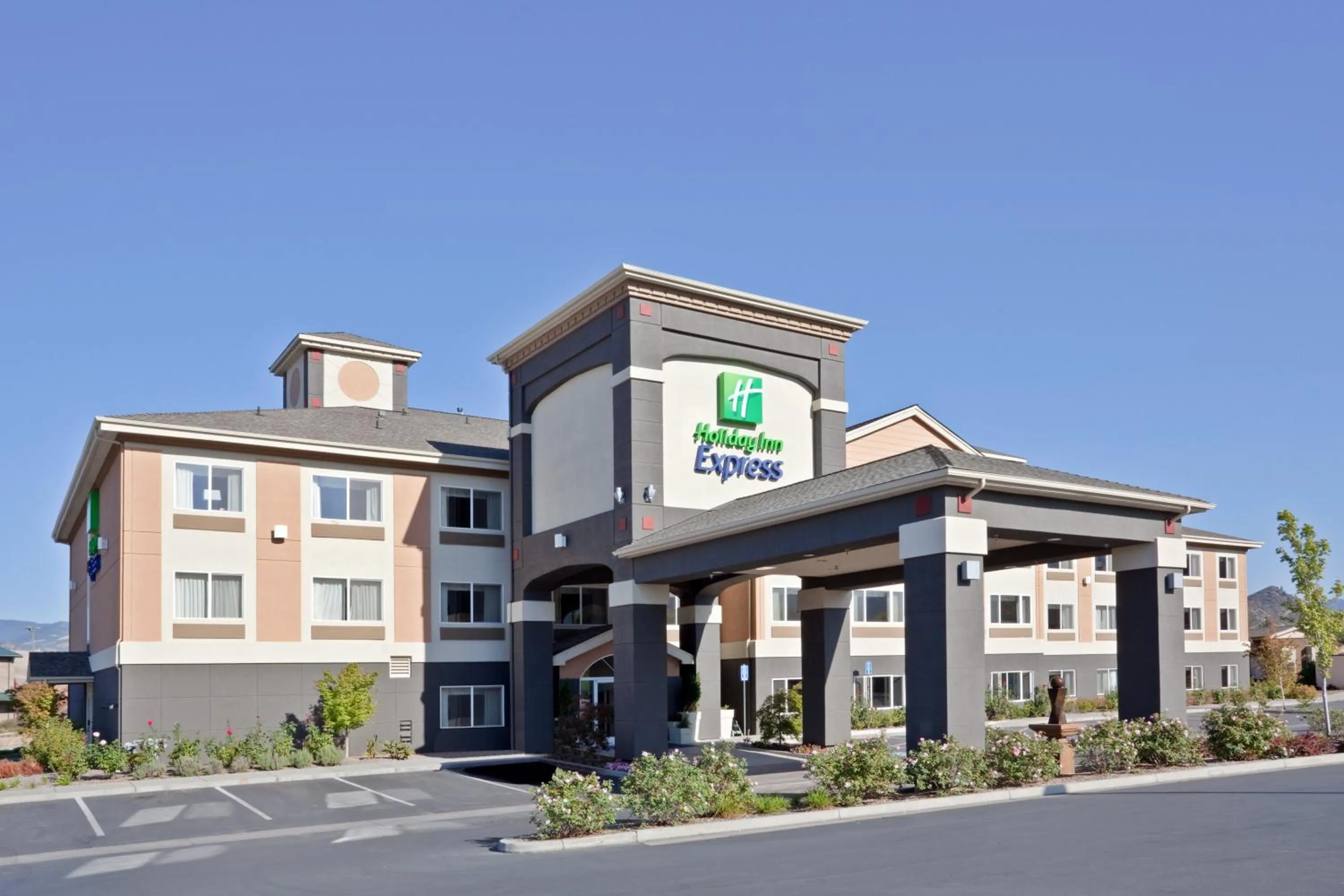 Property building in Holiday Inn Express Hotel & Suites Ashland by IHG