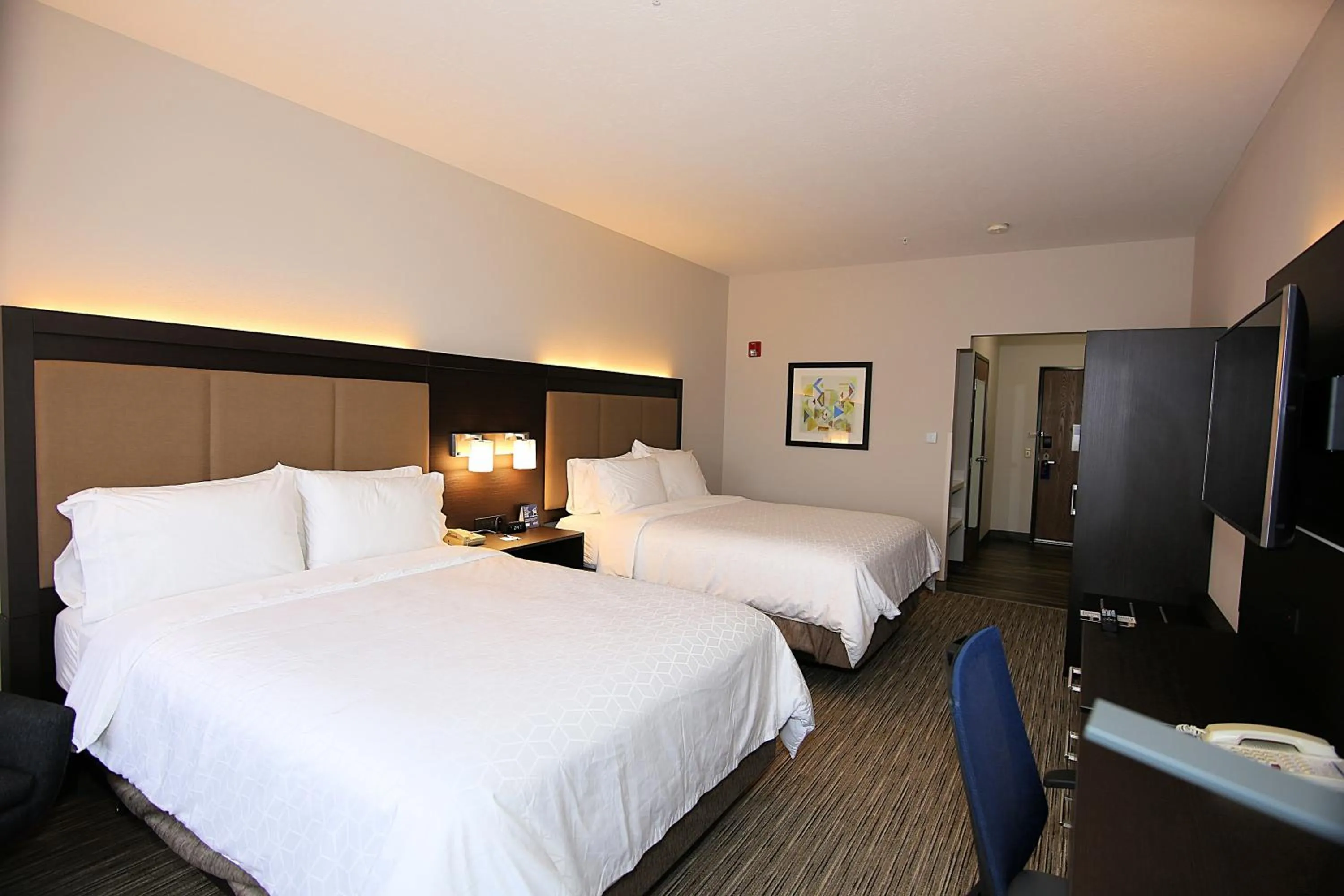 Bed in Holiday Inn Express Hotel & Suites Ashland by IHG