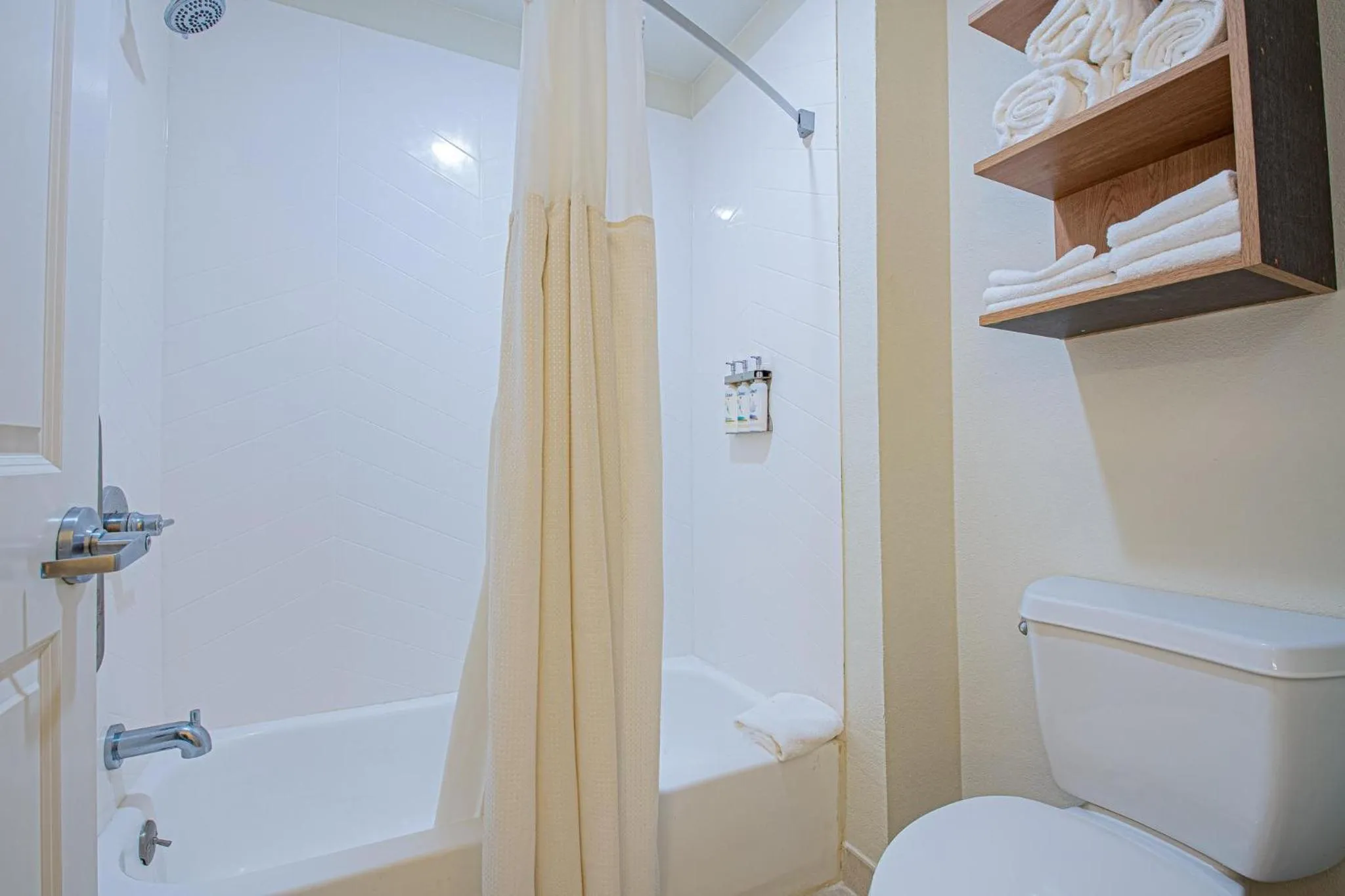 Photo of the whole room in Staybridge Suites Lafayette-Airport by IHG