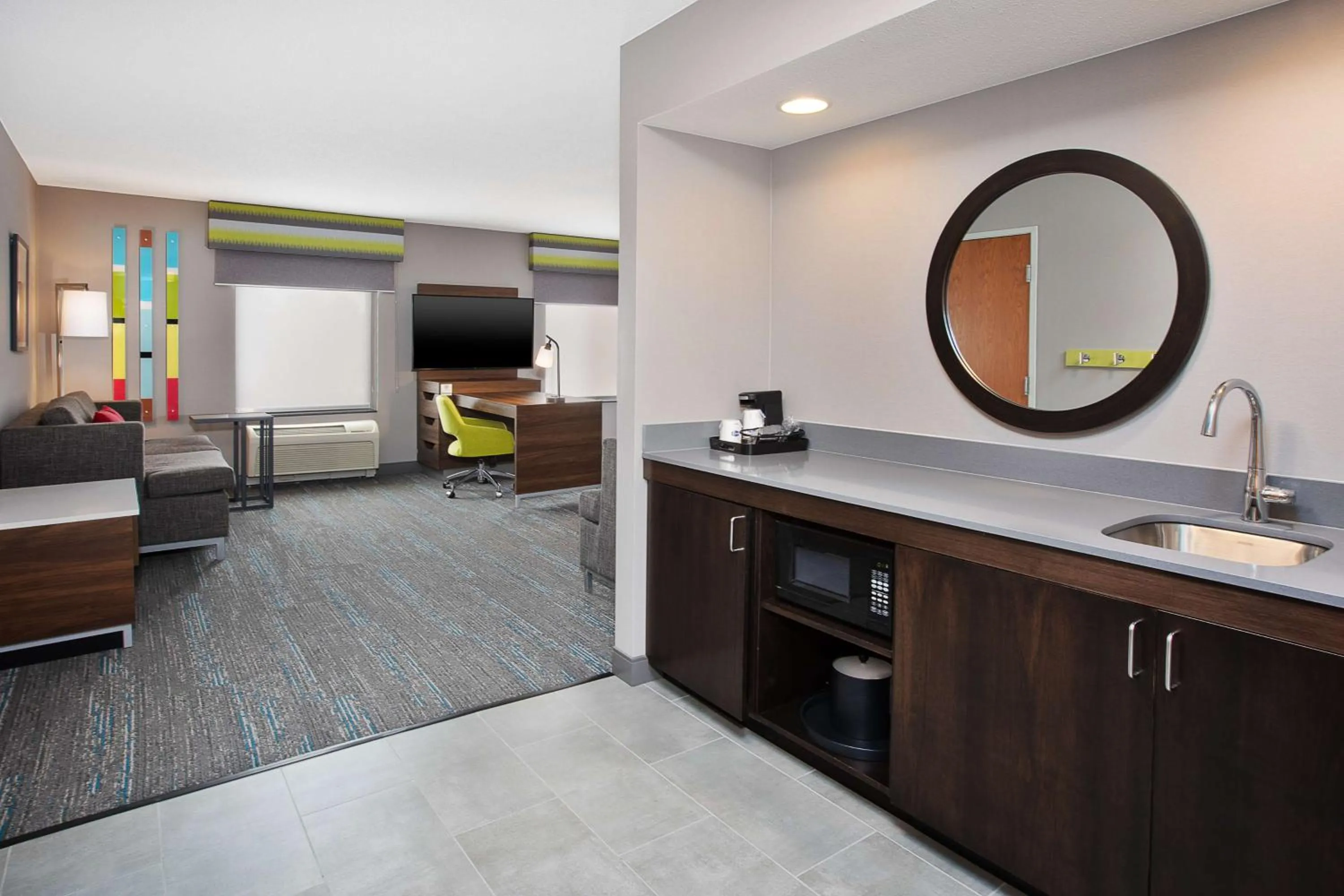 Photo of the whole room in Hampton Inn Detroit - Shelby Township