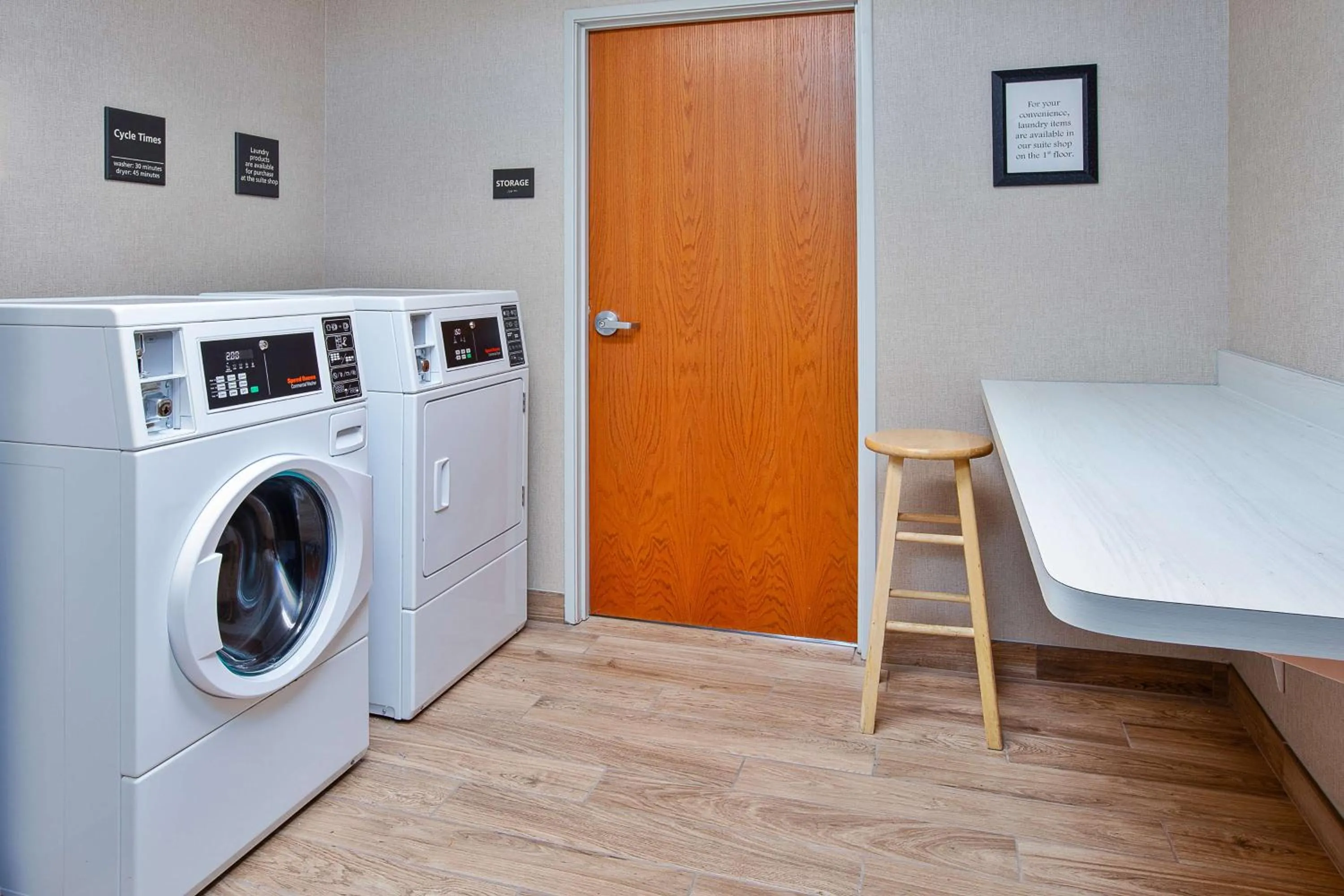 washing machine in Hampton Inn Detroit - Shelby Township