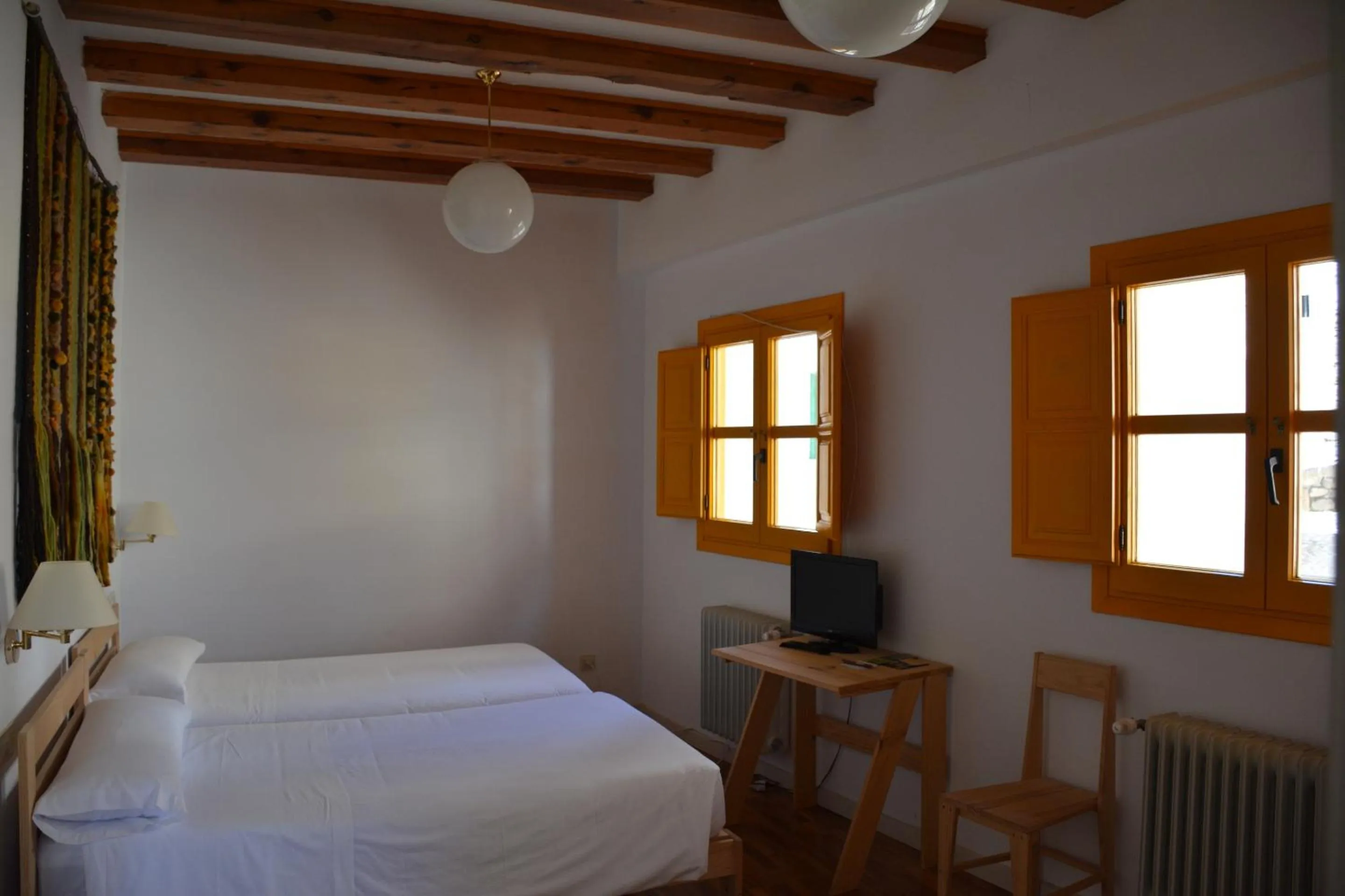 Photo of the whole room, Bed in Posada Hoyos de Iregua