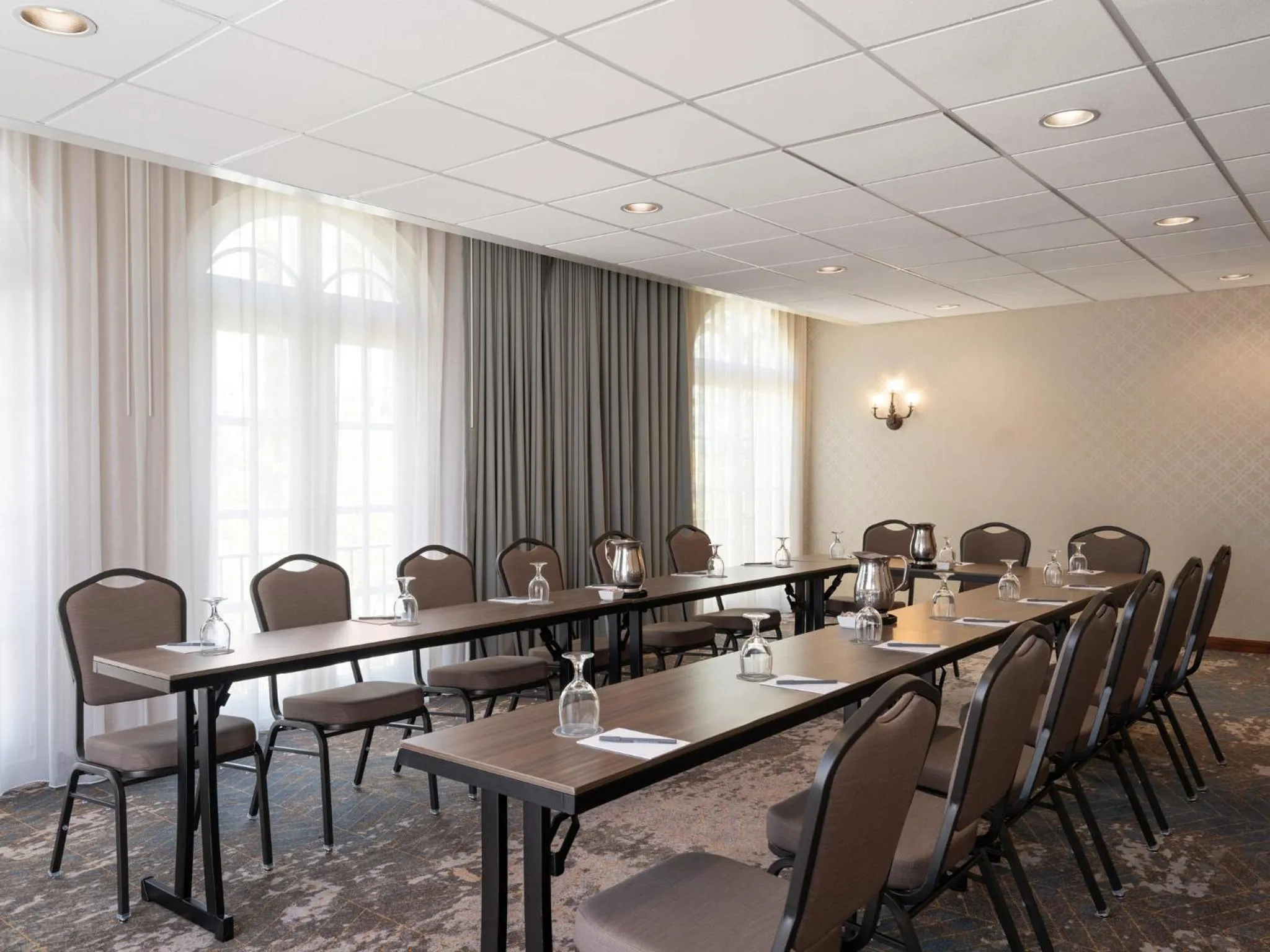 Meeting/conference room in Crowne Plaza Phoenix - Chandler Golf Resort by IHG