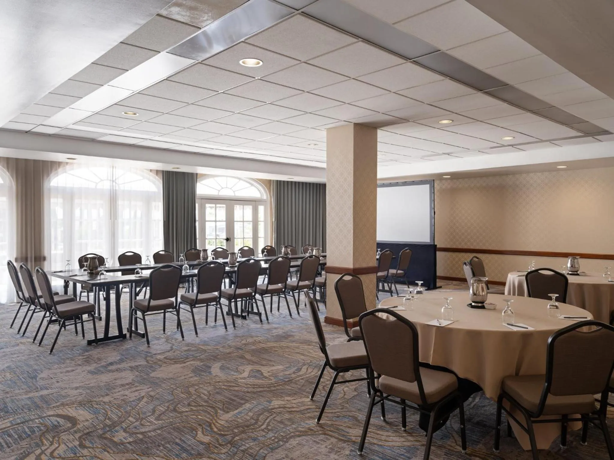Meeting/conference room in Crowne Plaza Phoenix - Chandler Golf Resort by IHG