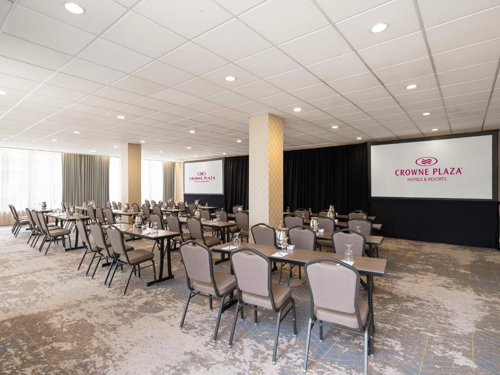Meeting/conference room in Crowne Plaza Phoenix - Chandler Golf Resort by IHG