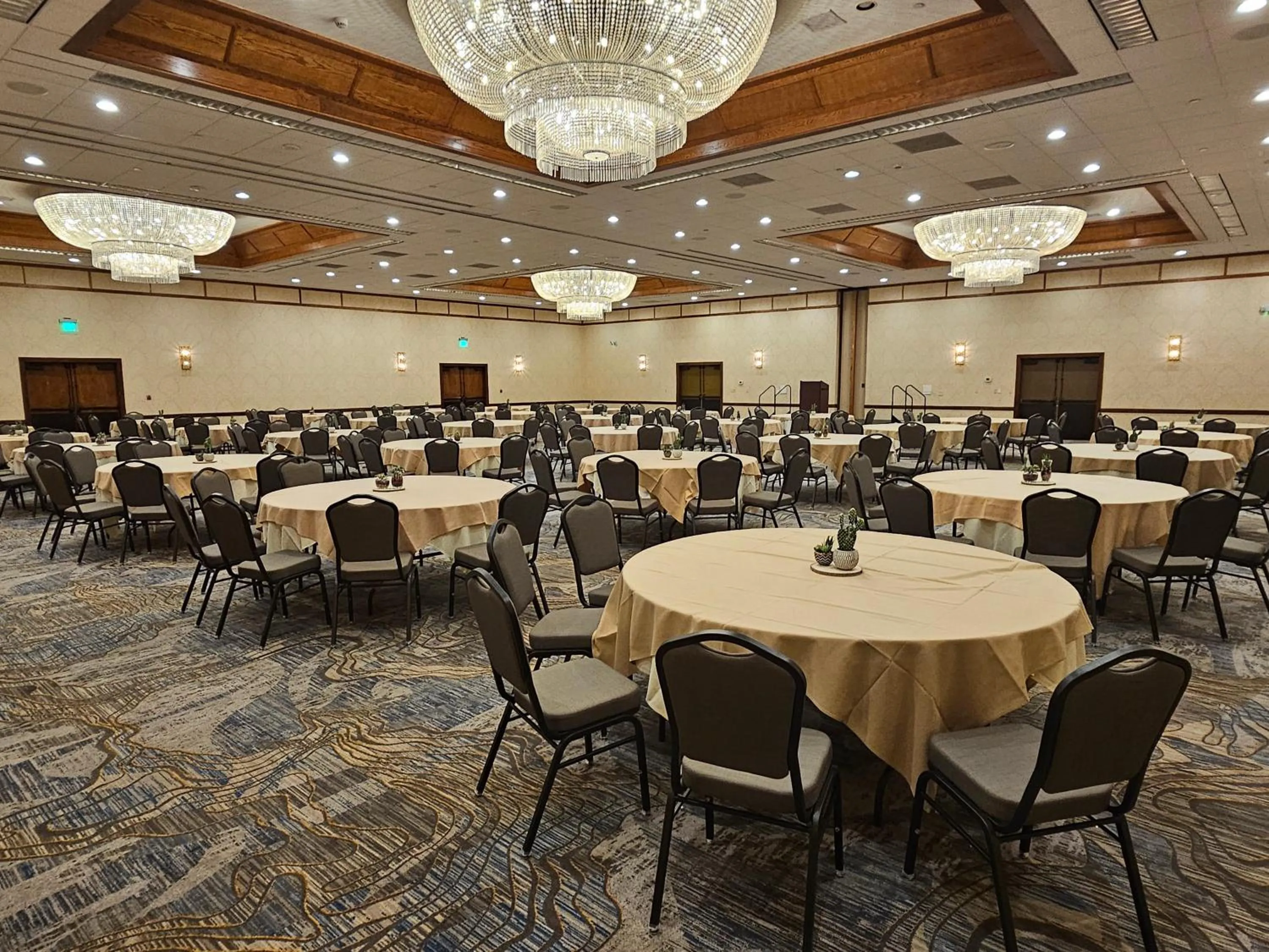 Meeting/conference room in Crowne Plaza Phoenix - Chandler Golf Resort by IHG