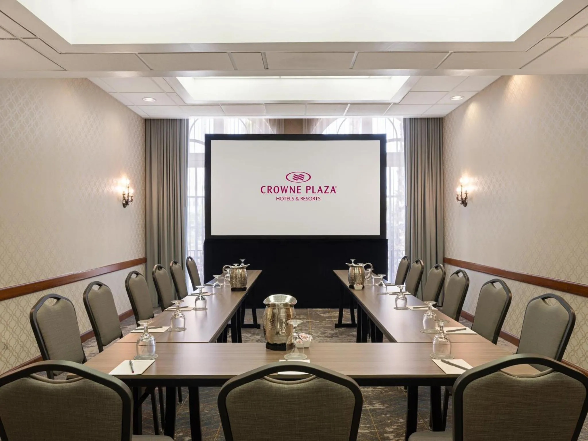Meeting/conference room in Crowne Plaza Phoenix - Chandler Golf Resort by IHG