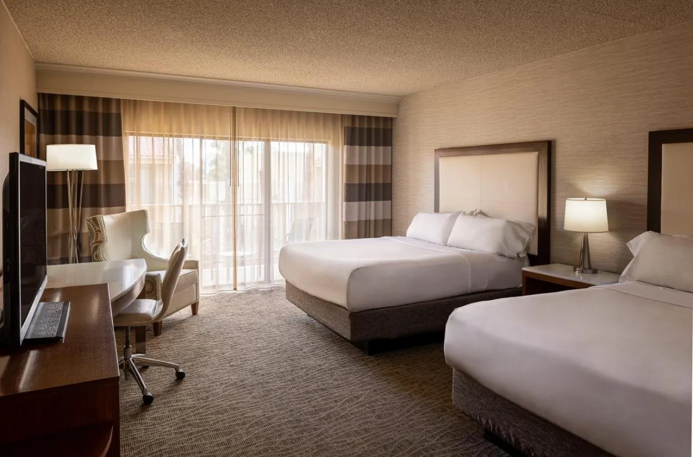 Bedroom, Bed in Crowne Plaza Phoenix - Chandler Golf Resort by IHG