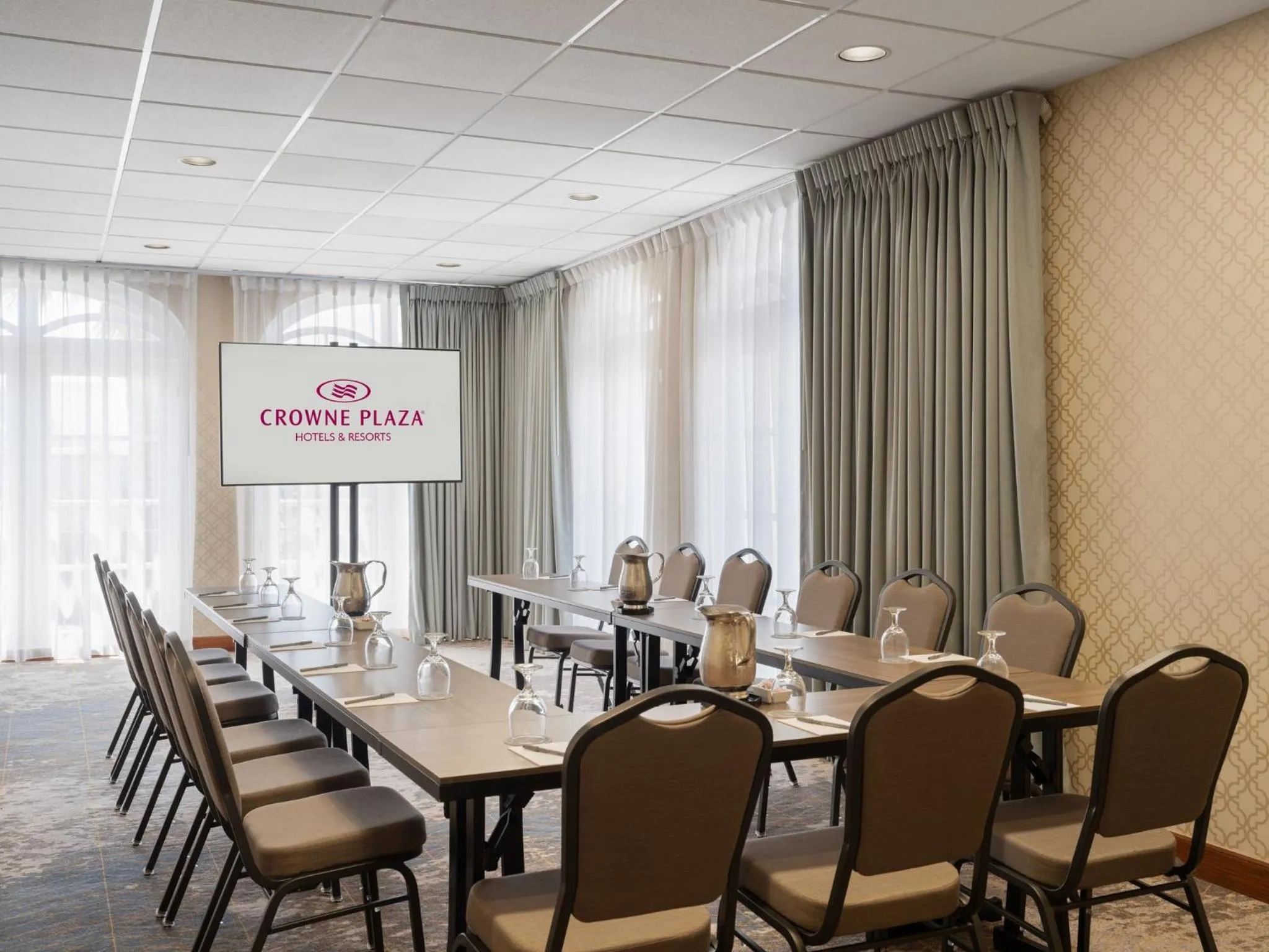 Meeting/conference room in Crowne Plaza Phoenix - Chandler Golf Resort by IHG