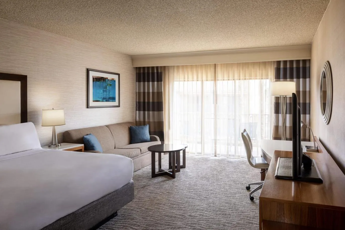 Bedroom, Bed in Crowne Plaza Phoenix - Chandler Golf Resort by IHG