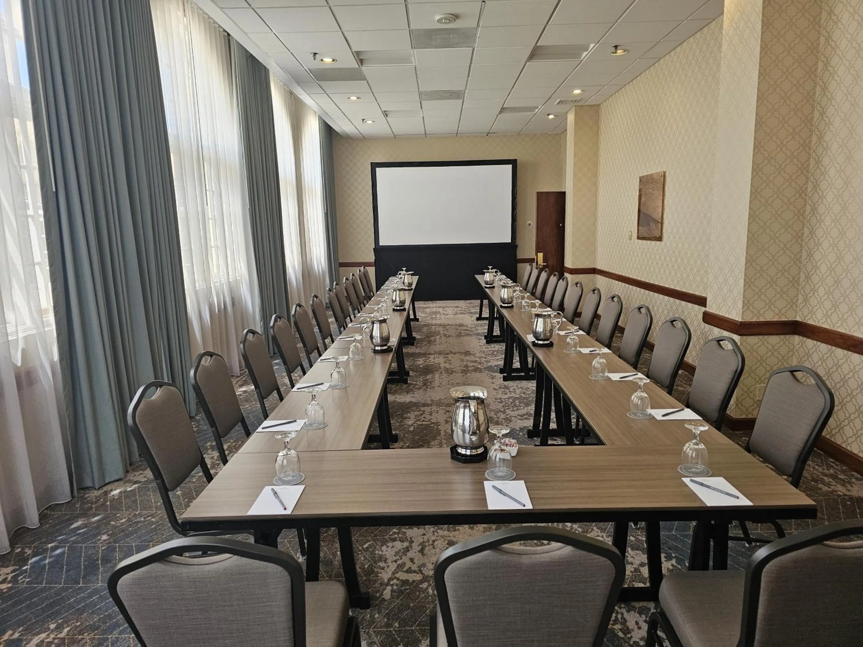 Meeting/conference room in Crowne Plaza Phoenix - Chandler Golf Resort by IHG