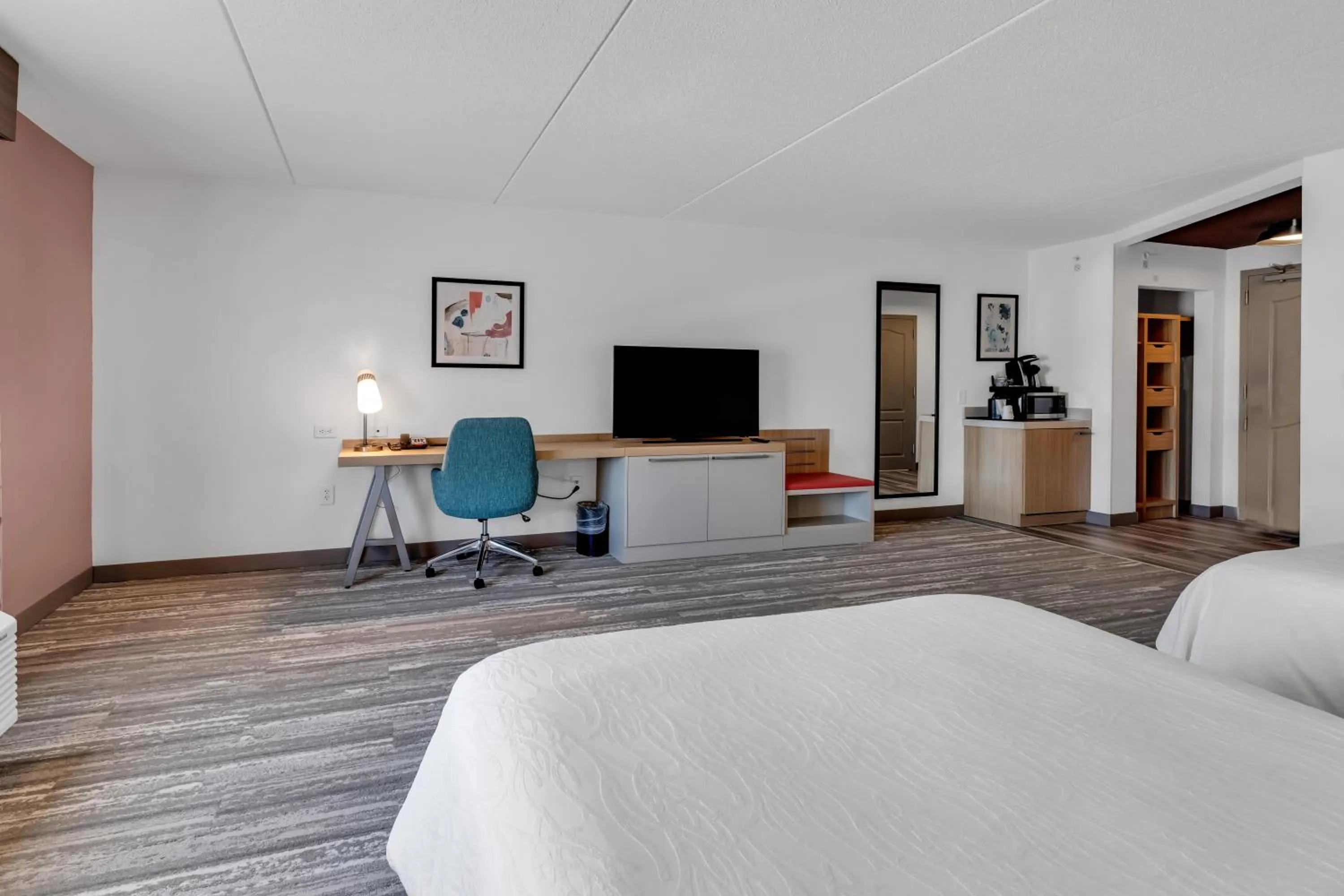 TV and multimedia, Bed in Hilton Garden Inn Myrtle Beach/Coastal Grand Mall