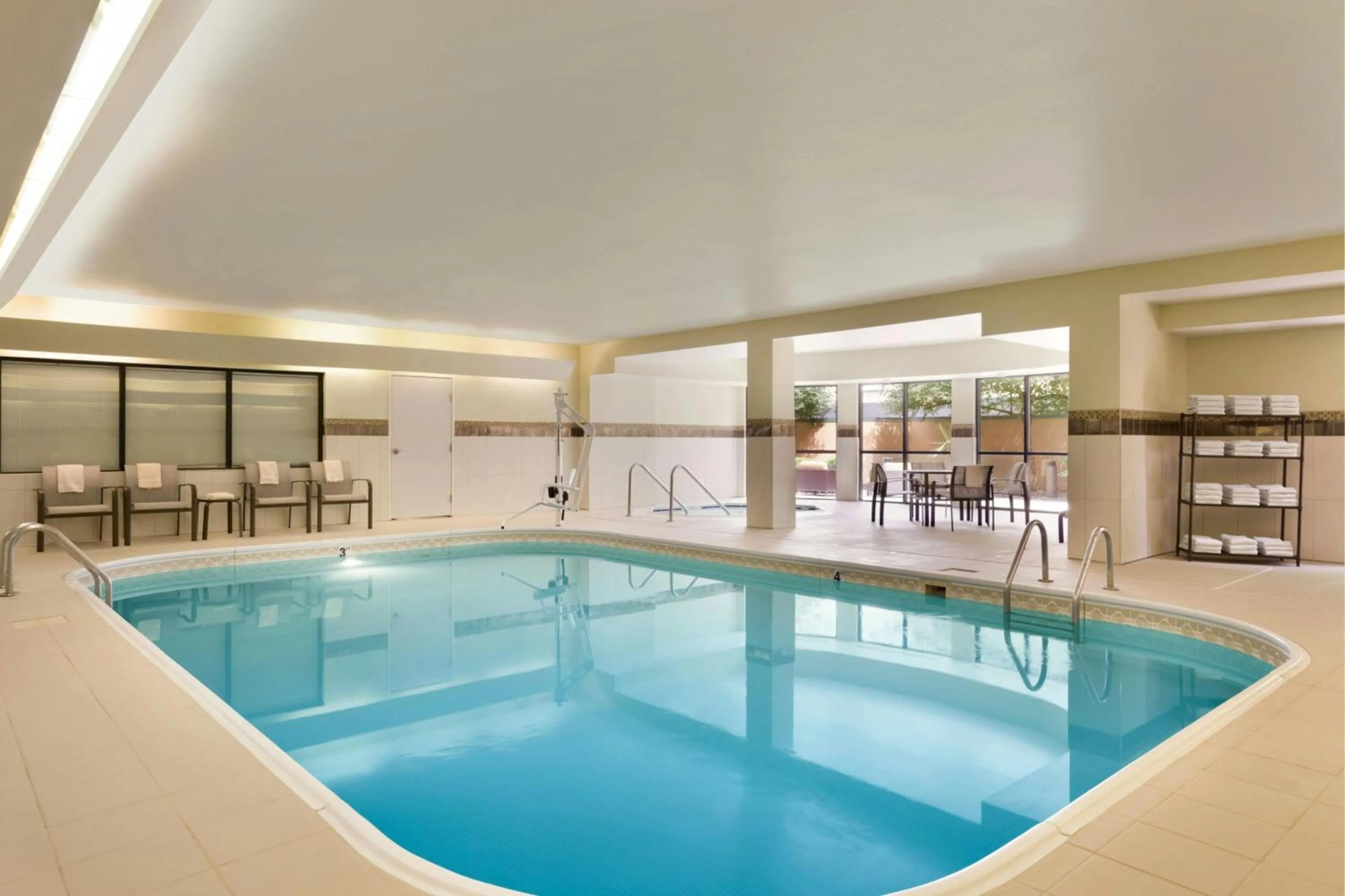 Swimming pool in Courtyard by Marriott Bloomington Normal