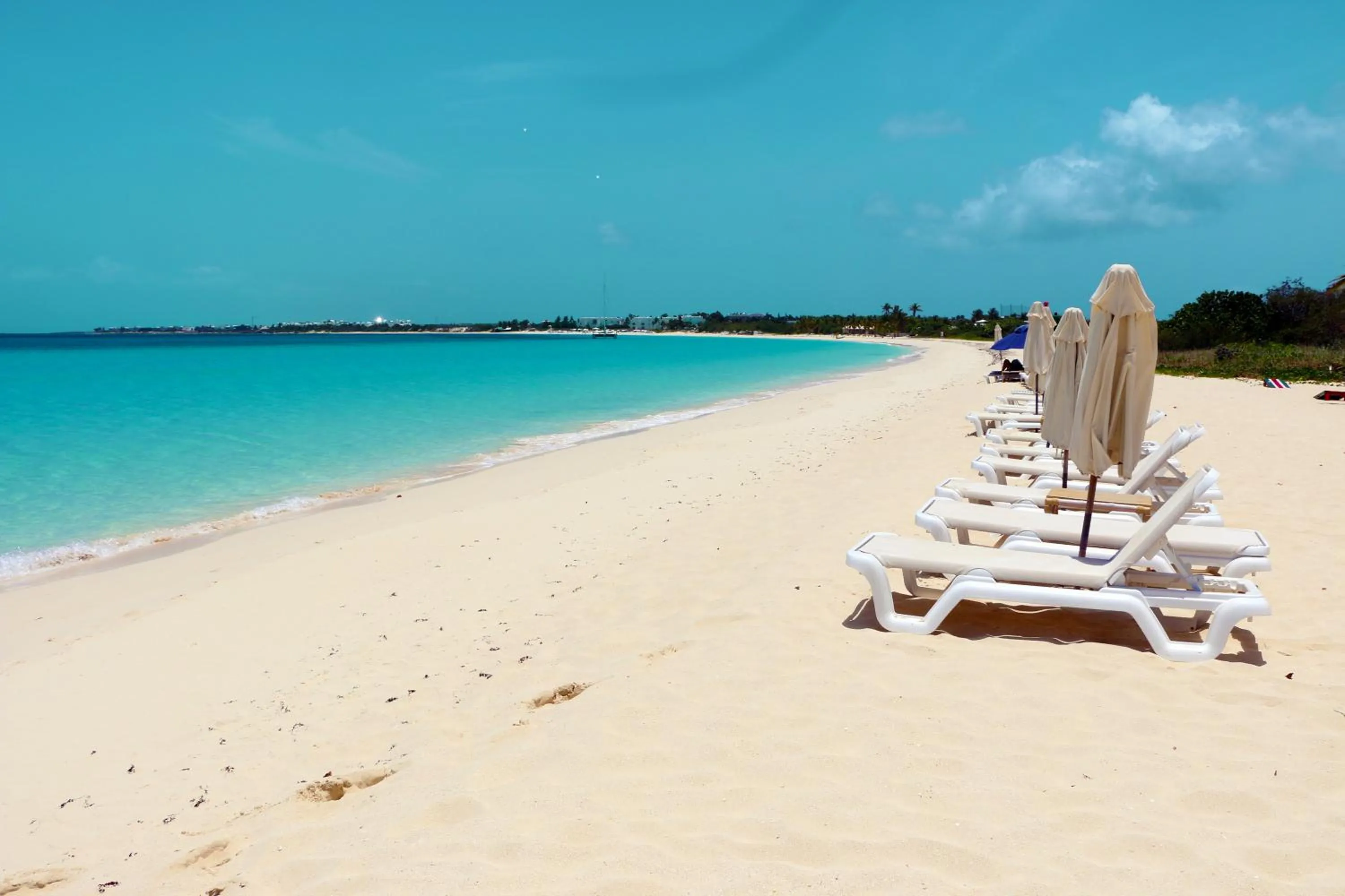 Food and drinks in Rendezvous Bay Hotel