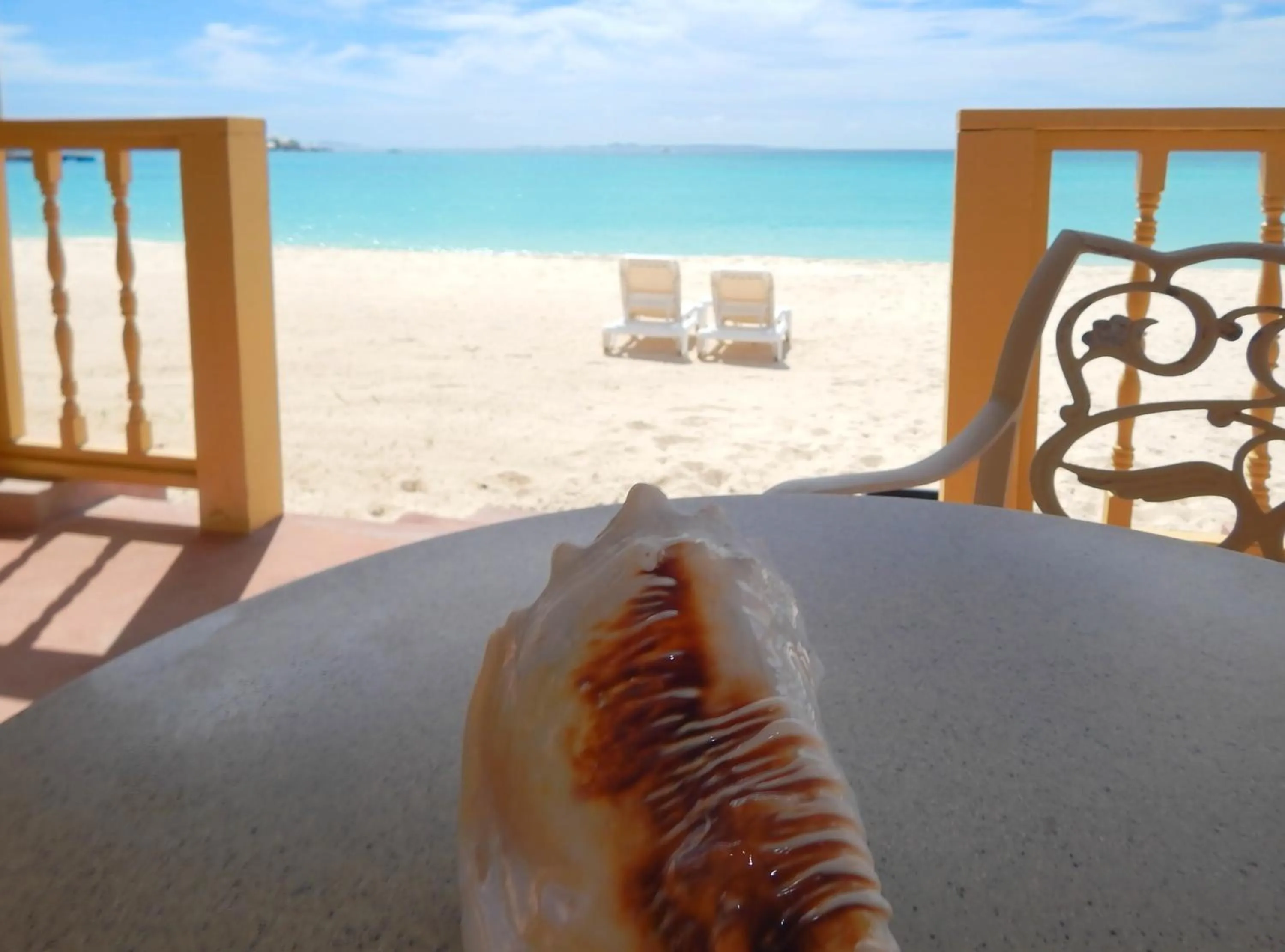 Balcony/Terrace in Rendezvous Bay Hotel