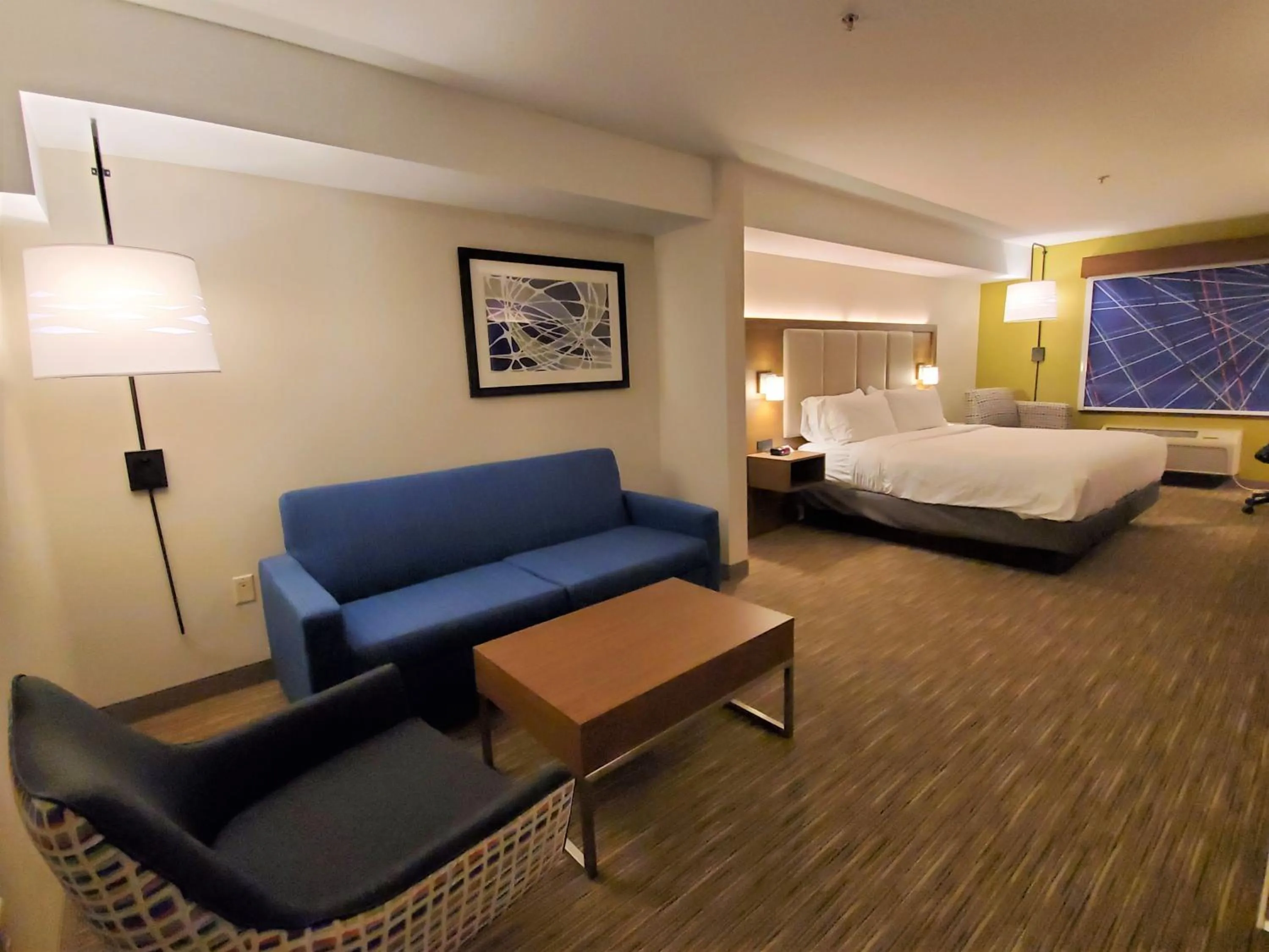 Photo of the whole room, Bed in Holiday Inn Express Hotel & Suites Seattle North - Lynnwood by IHG