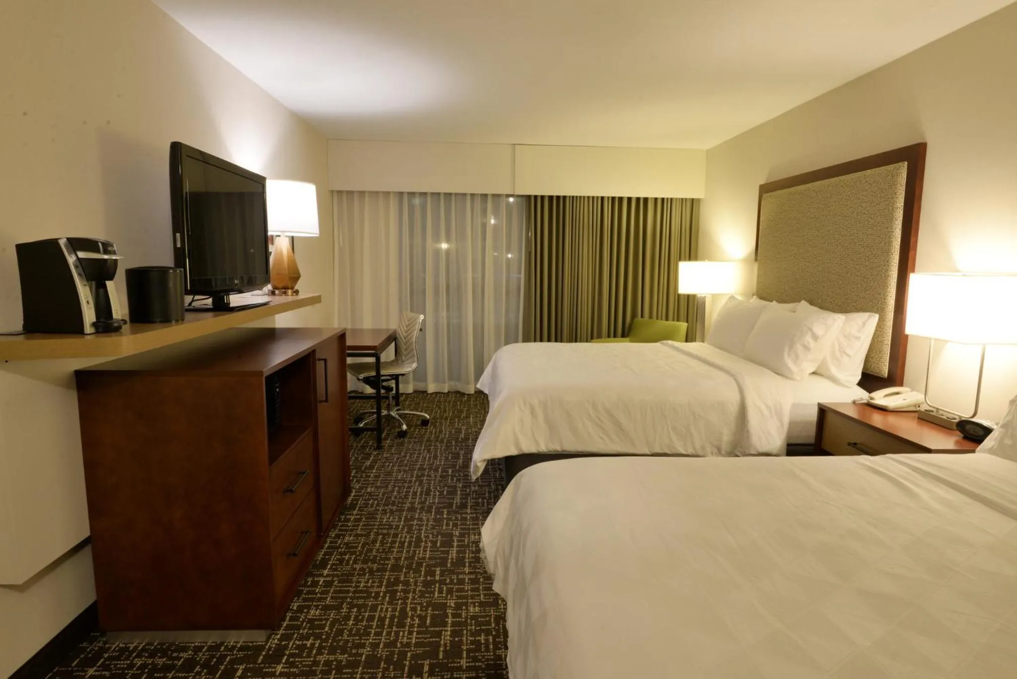 Photo of the whole room, Bed in Holiday Inn Hotel & Suites Minneapolis-Lakeville by IHG