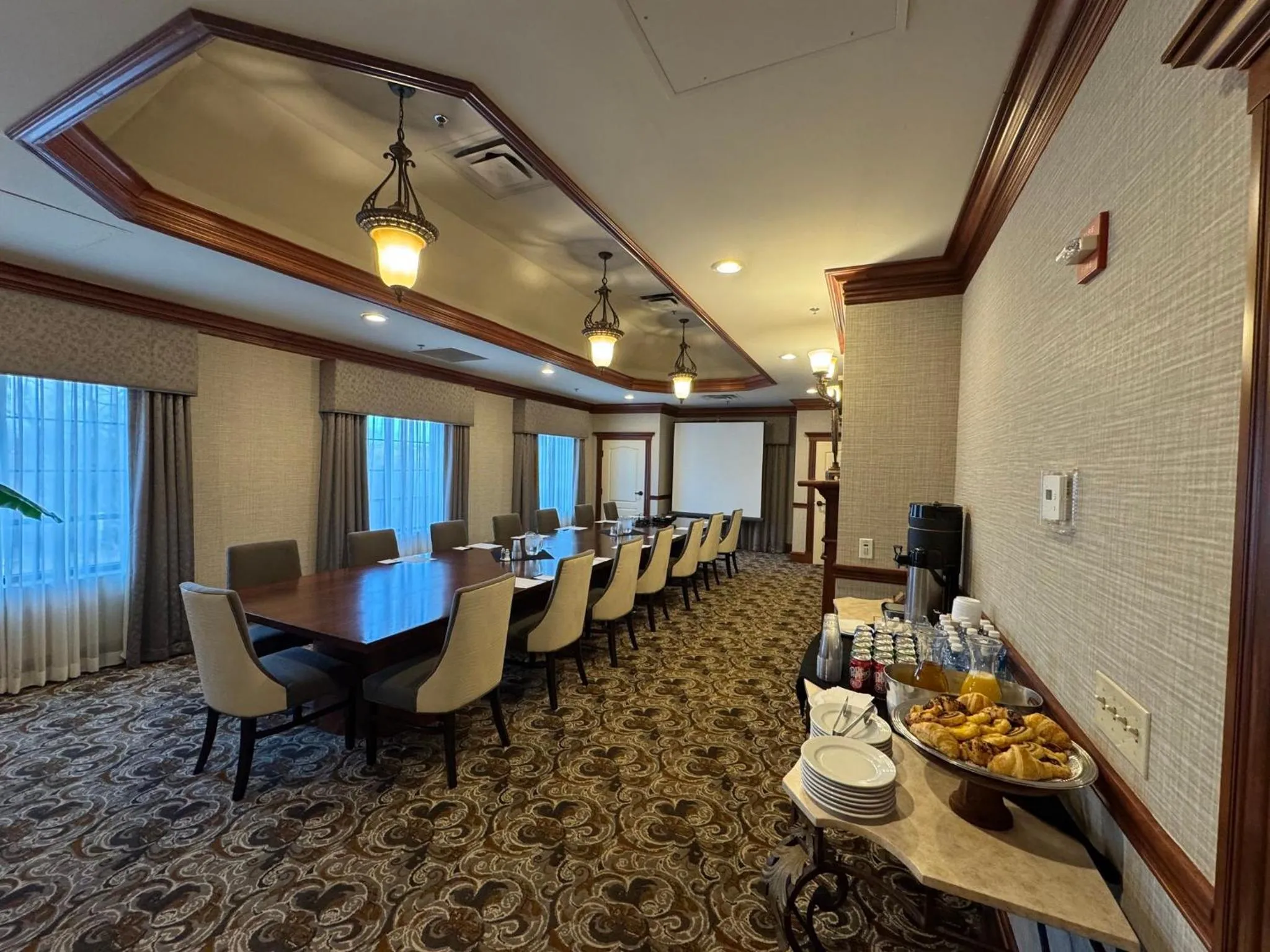 Meeting/conference room in Holiday Inn Hotel & Suites Minneapolis-Lakeville by IHG