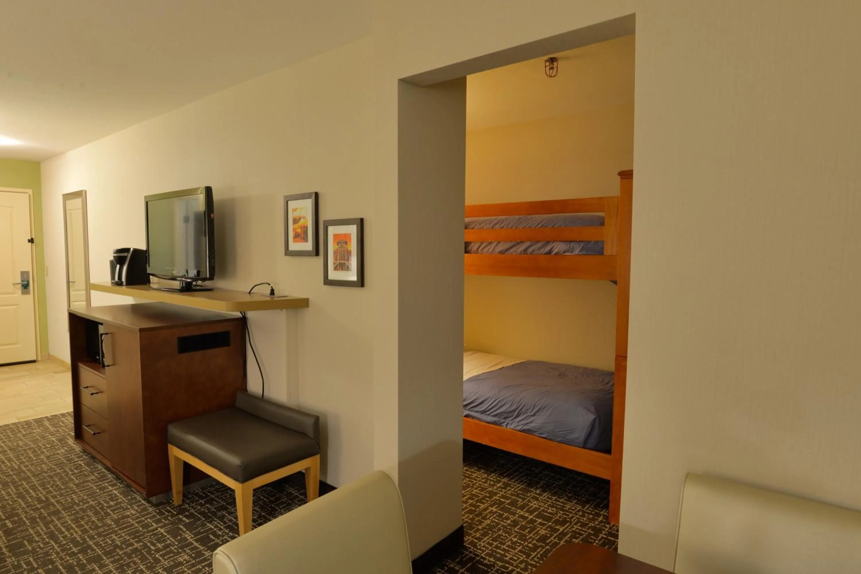 Photo of the whole room, Bed in Holiday Inn Hotel & Suites Minneapolis-Lakeville by IHG