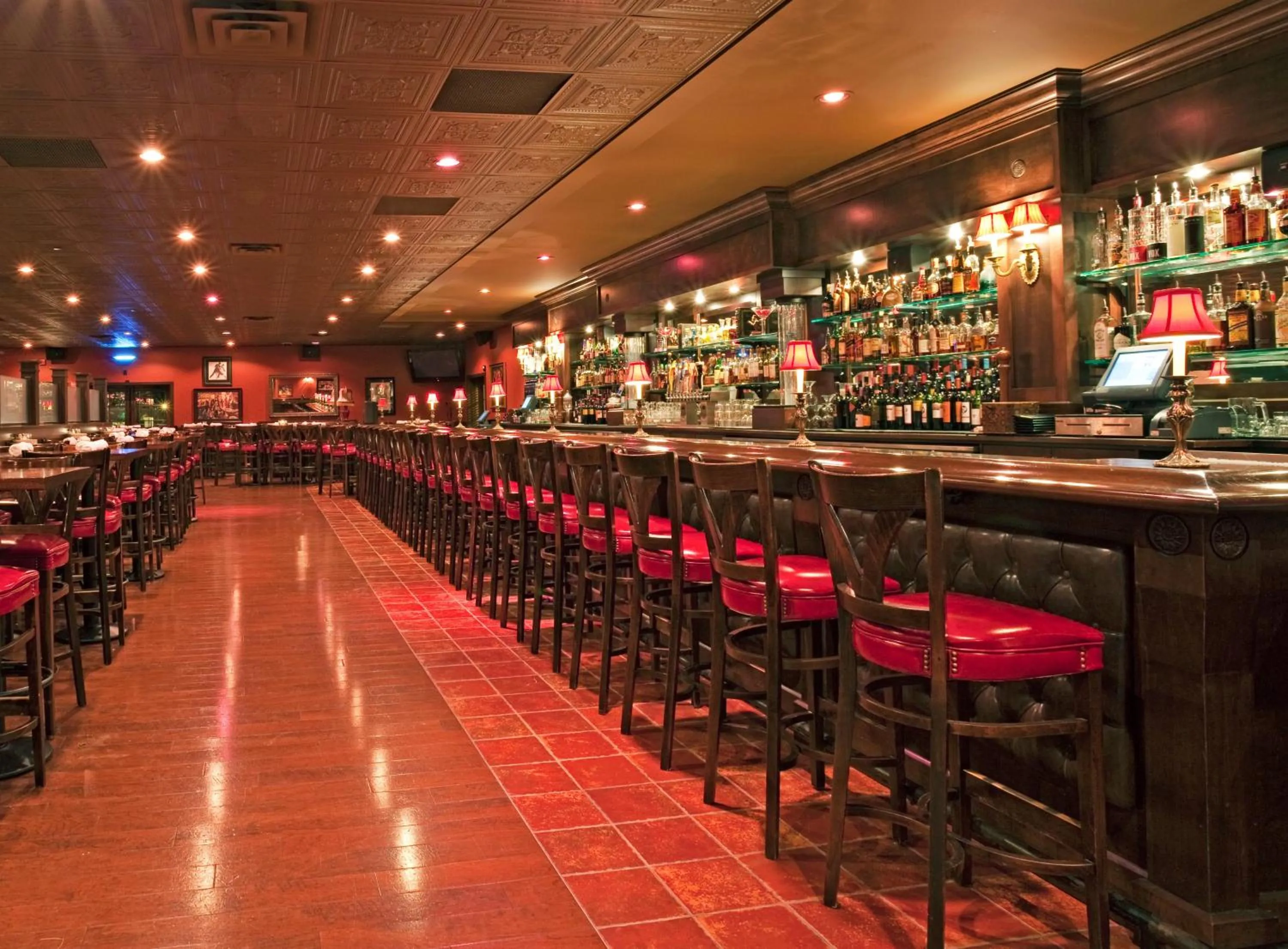 Lounge or bar in Holiday Inn Hotel & Suites Minneapolis-Lakeville by IHG