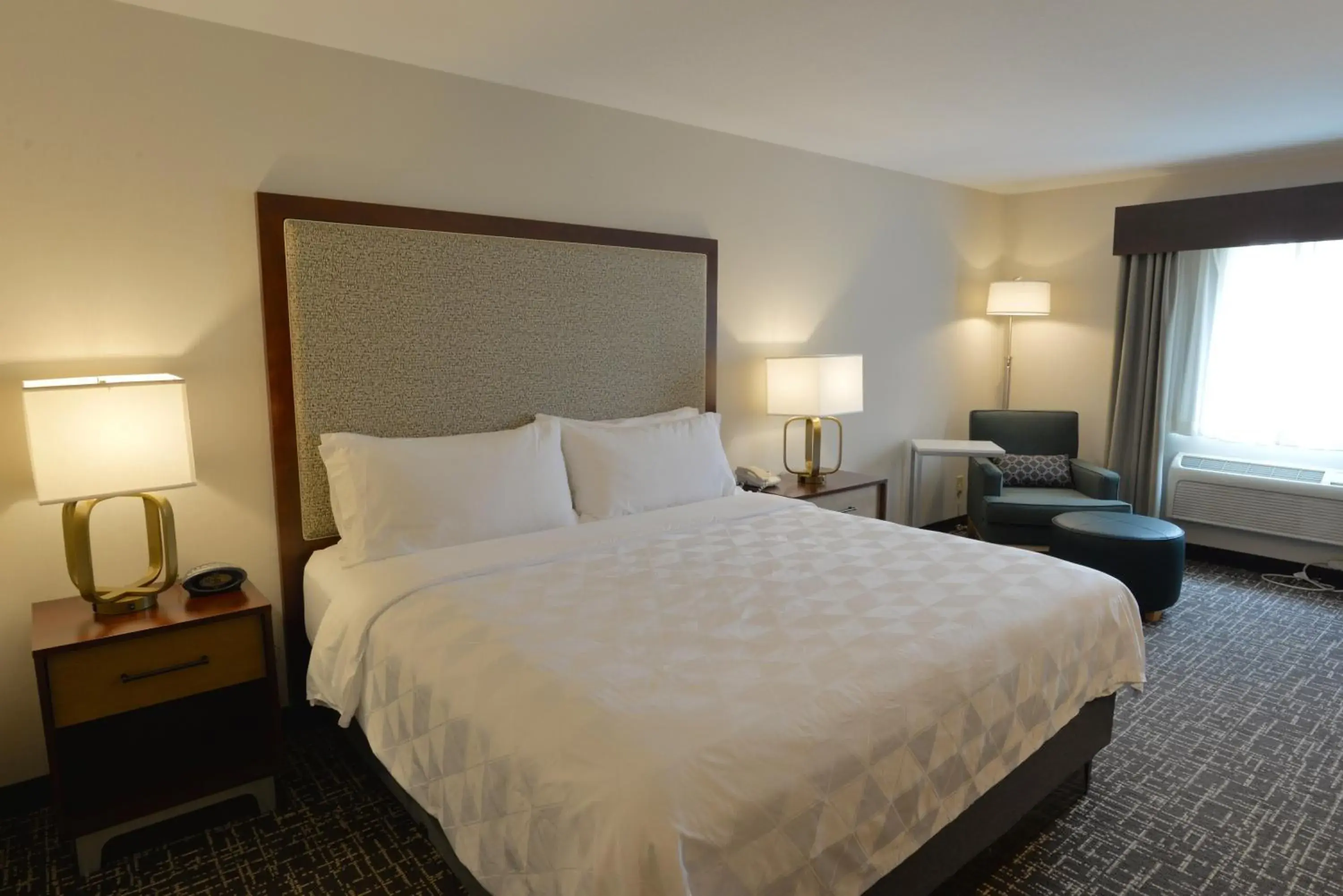 Standard King Room with Pool View in Holiday Inn Hotel & Suites Minneapolis-Lakeville by IHG Standard King Room with Pool View in Holiday Inn Hotel & Suites Minneapolis-Lakeville by IHG