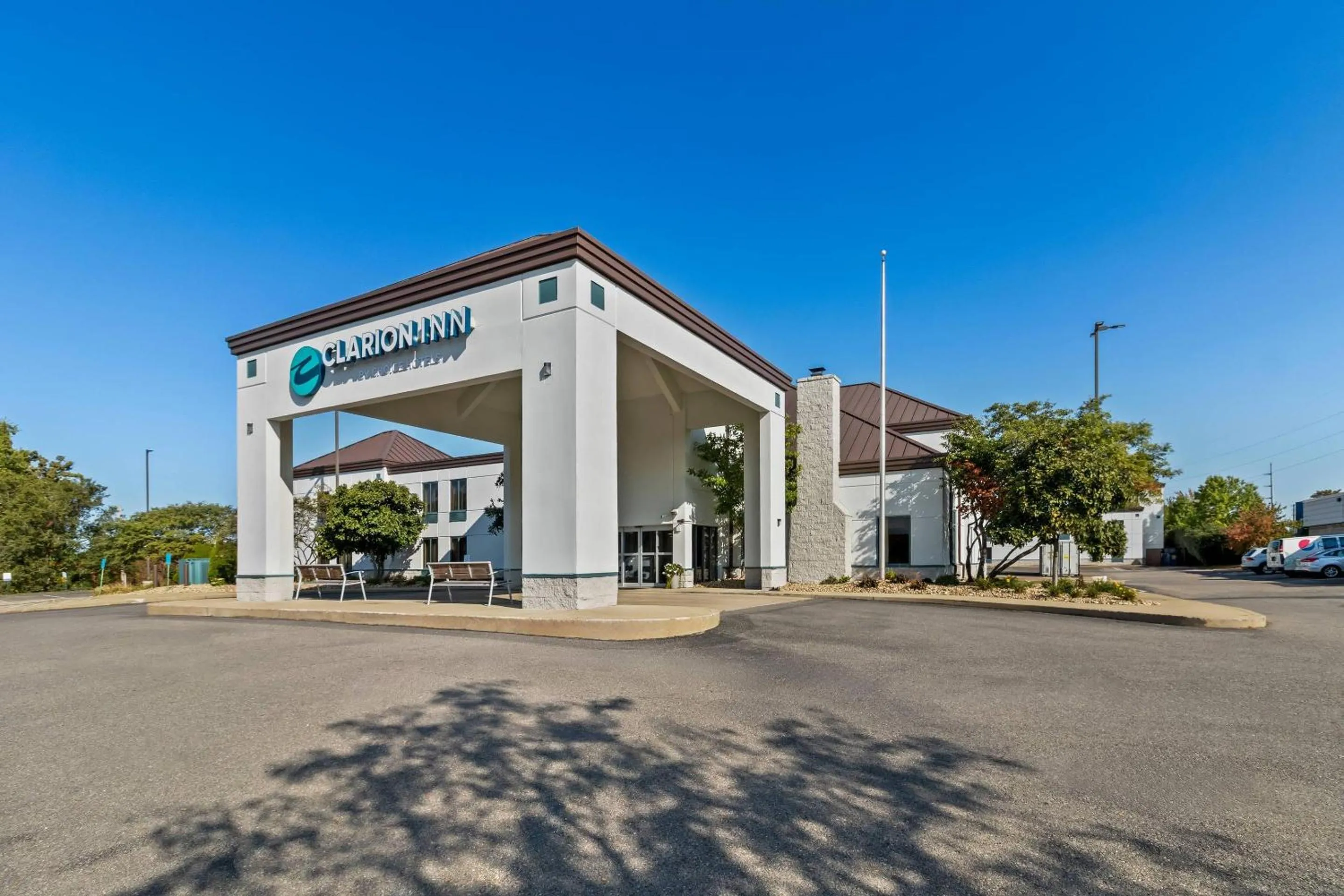 Property building in Clarion Inn Cranberry Township