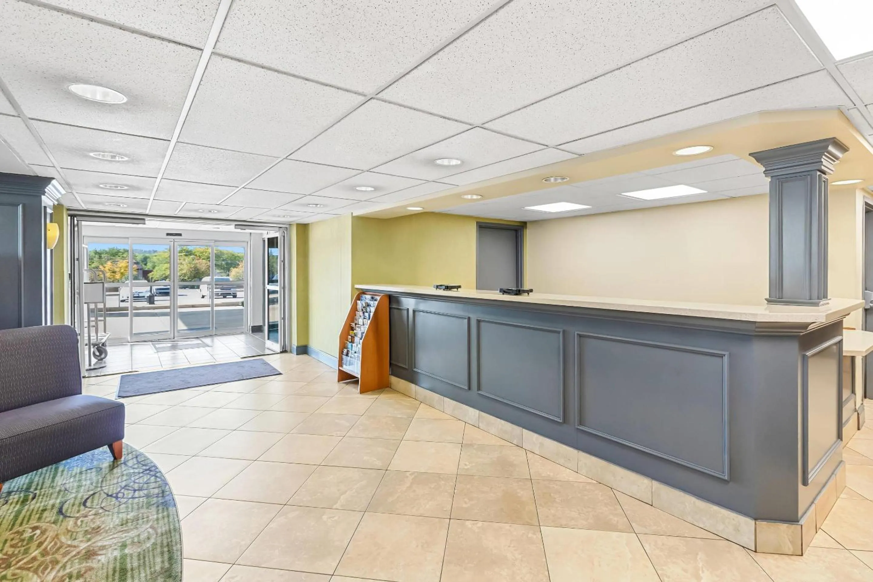 Lobby or reception in Clarion Inn Cranberry Township