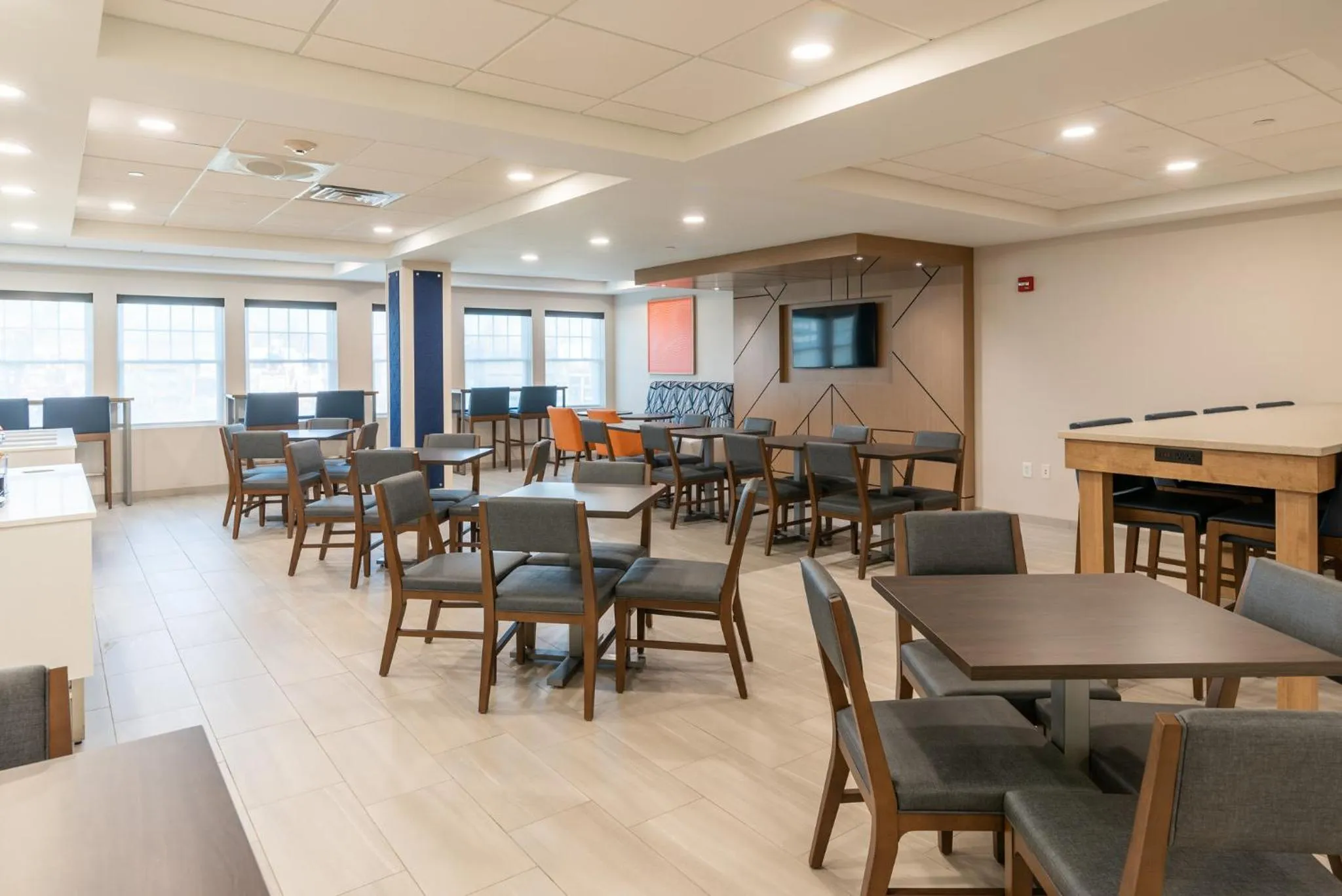 Breakfast in Holiday Inn Express Hotel & Suites Hampton South-Seabrook by IHG