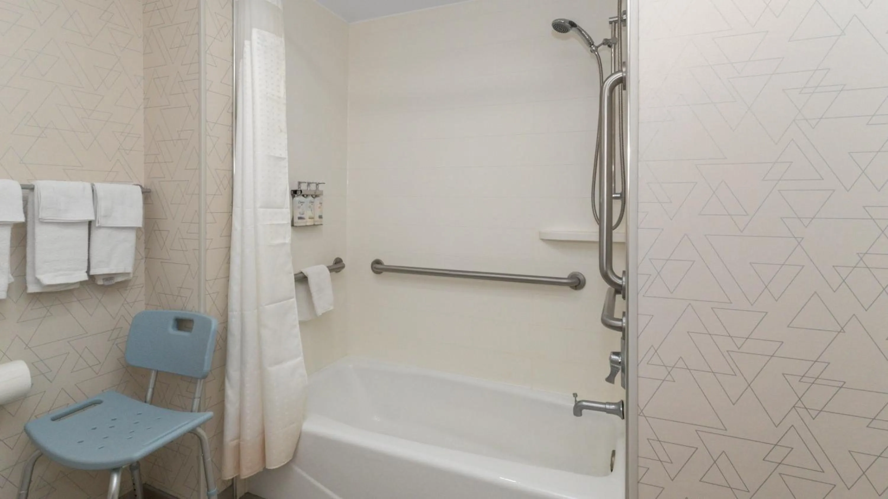 Photo of the whole room in Holiday Inn Express Hotel & Suites Hampton South-Seabrook by IHG