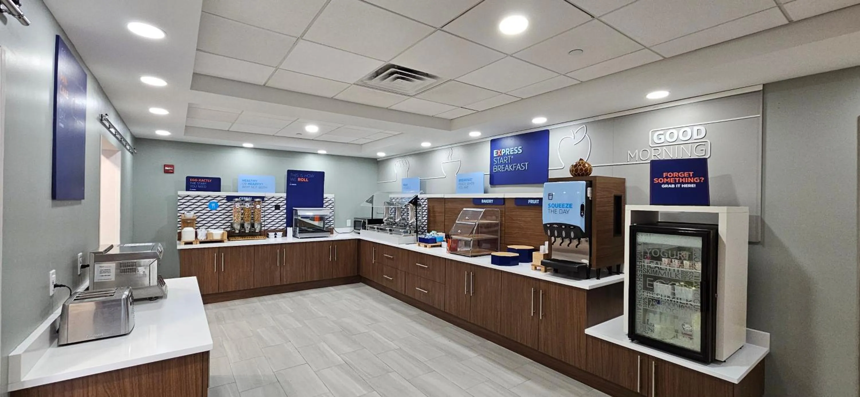 Kitchen or kitchenette in Holiday Inn Express Hotel & Suites Hampton South-Seabrook by IHG