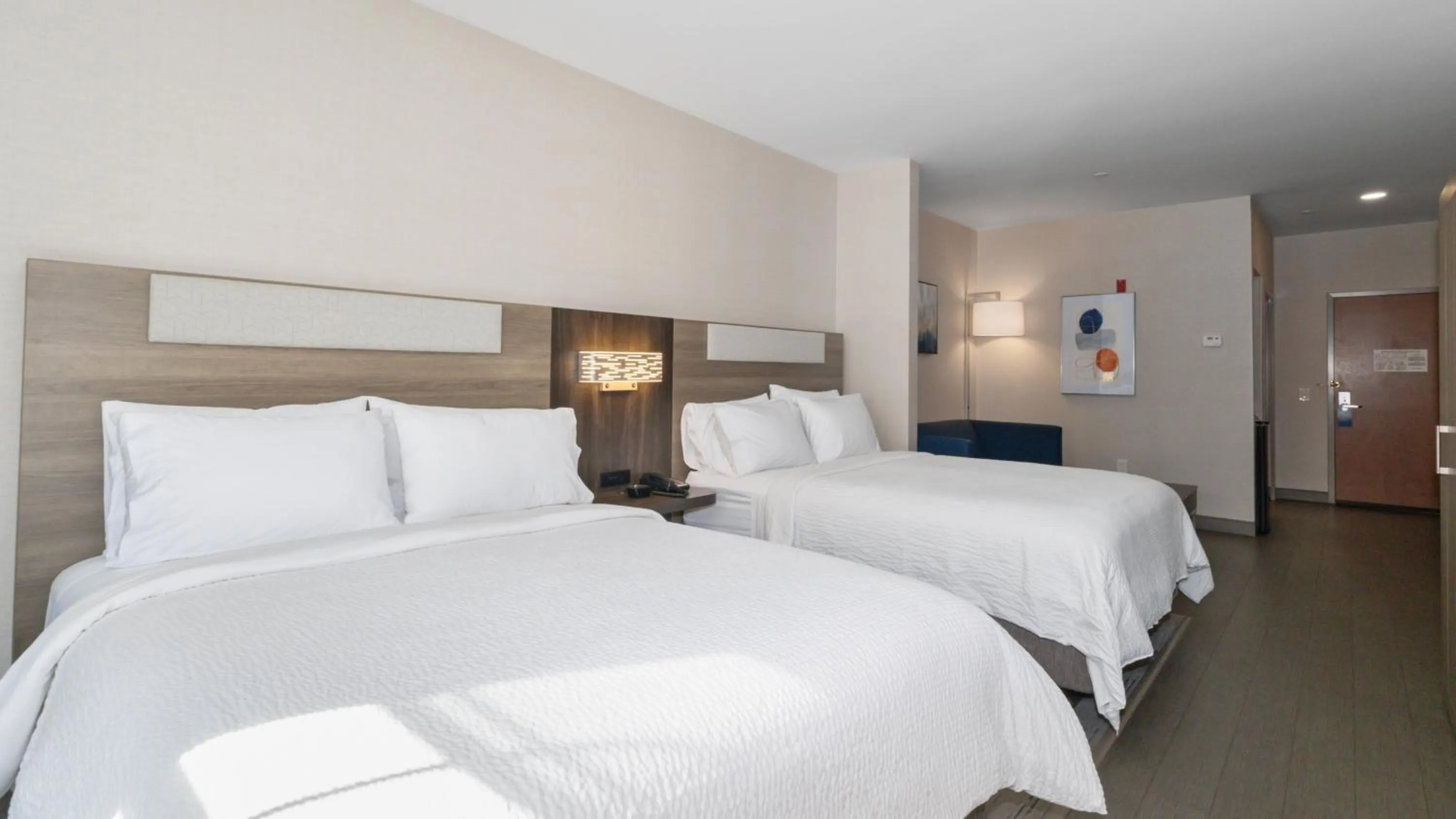 Photo of the whole room, Bed in Holiday Inn Express Hotel & Suites Hampton South-Seabrook by IHG