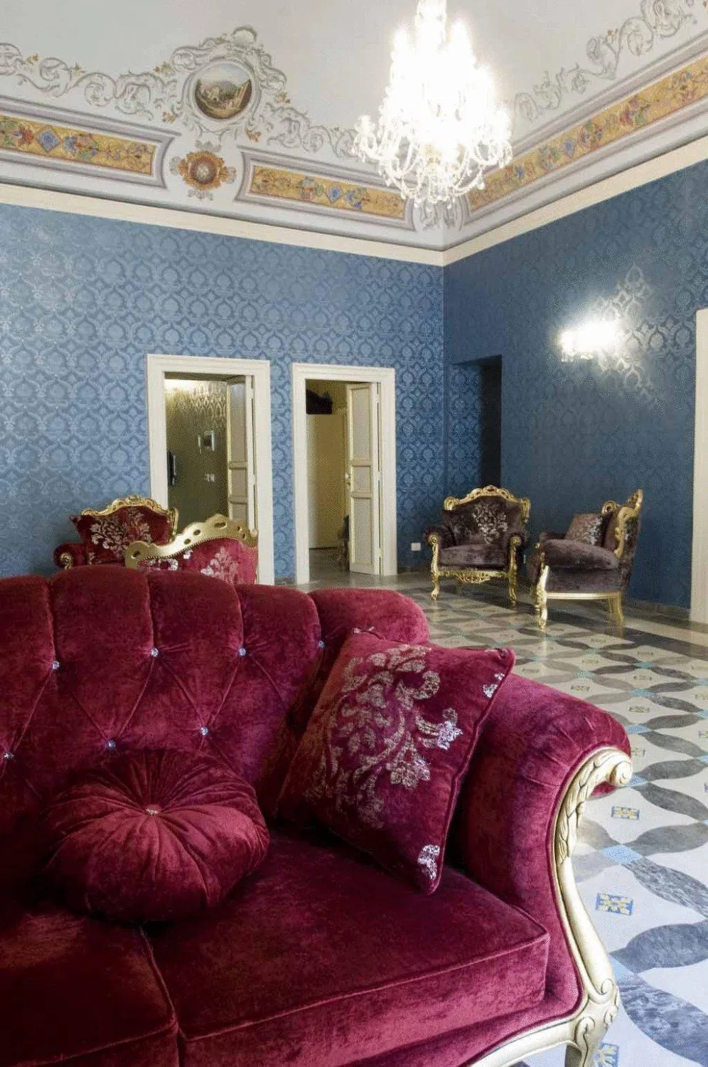 Communal lounge/ TV room in Grana Barocco Art Hotel