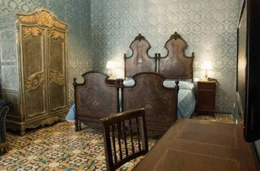 Triple Room in Grana Barocco Art Hotel Triple Room in Grana Barocco Art Hotel