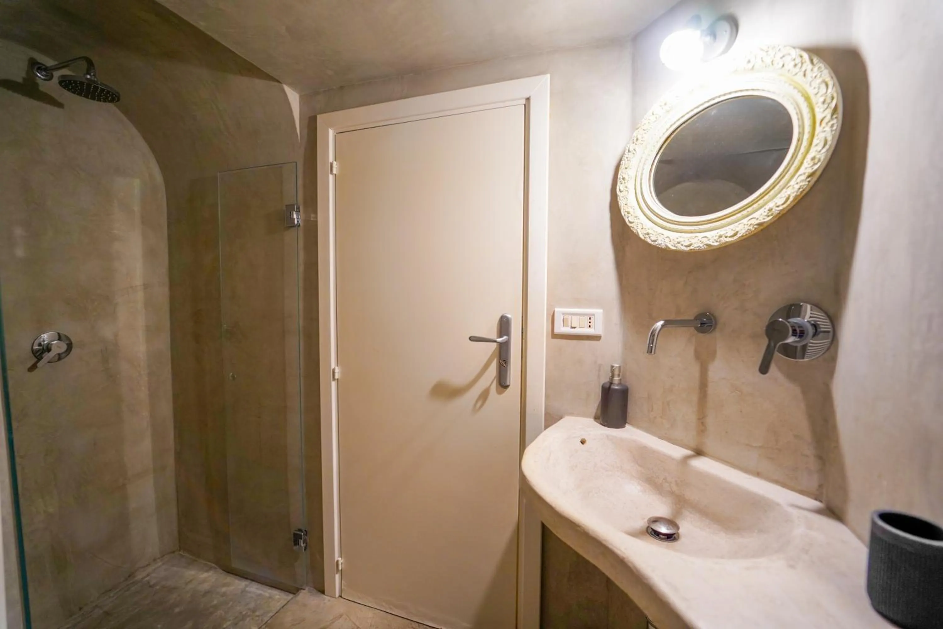 Shower in Villa Pesce