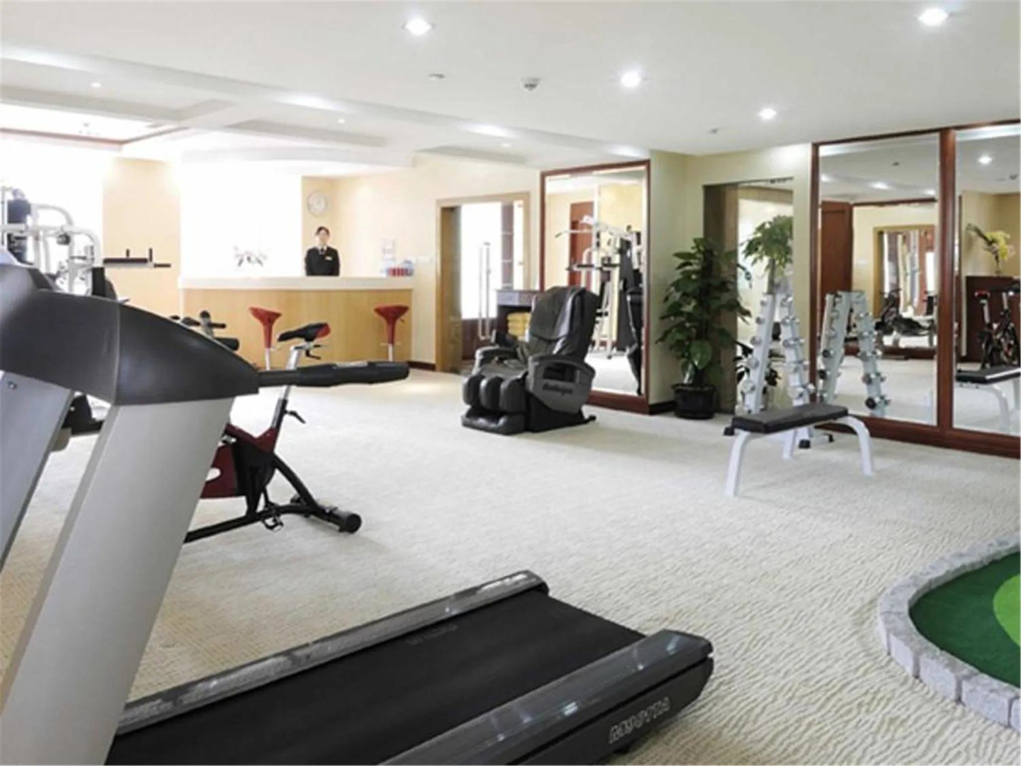 Fitness centre/facilities in Howard Johnson Wyndham Leonora plzaz Shanghai
