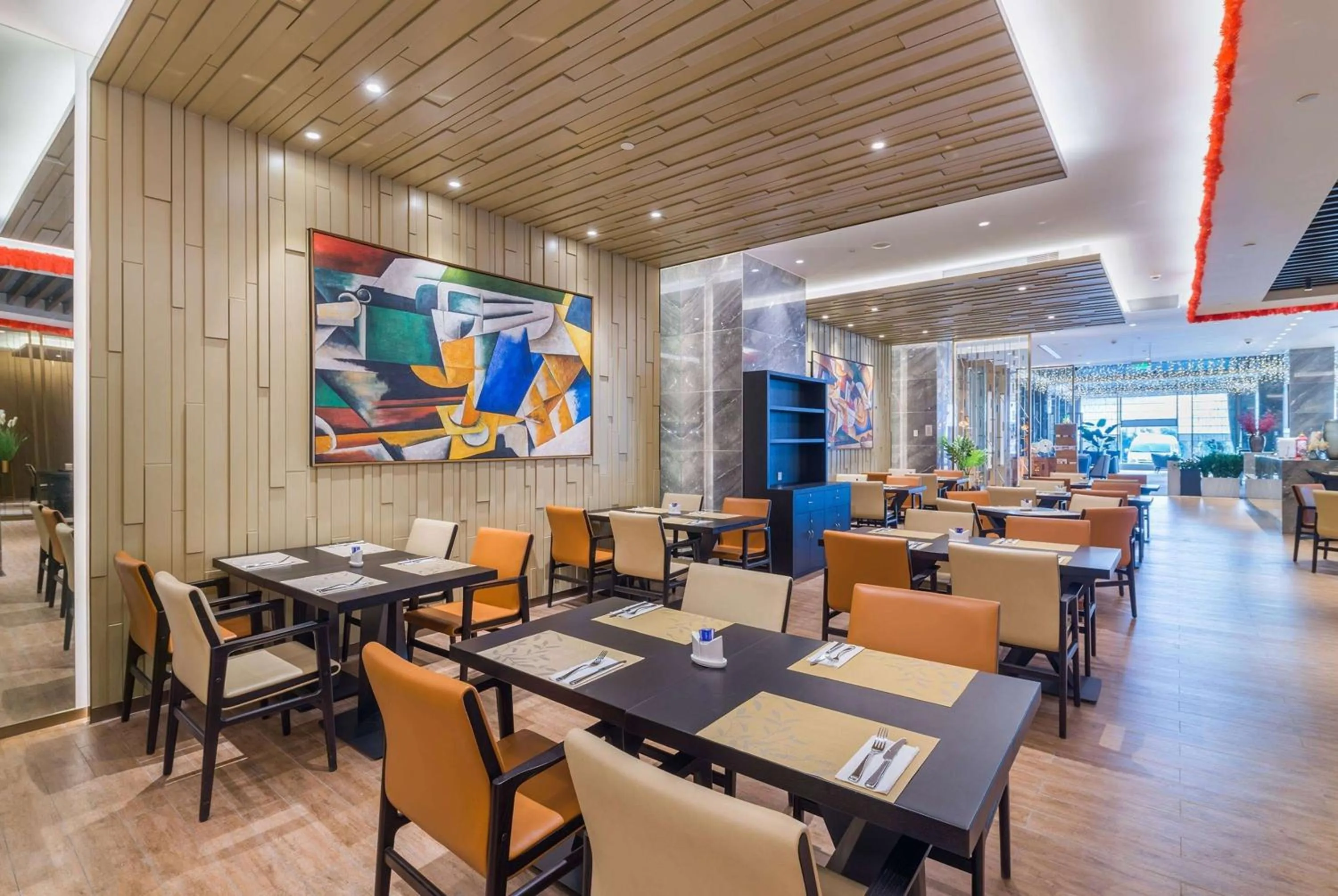 Restaurant/places to eat in Howard Johnson Wyndham Leonora plzaz Shanghai