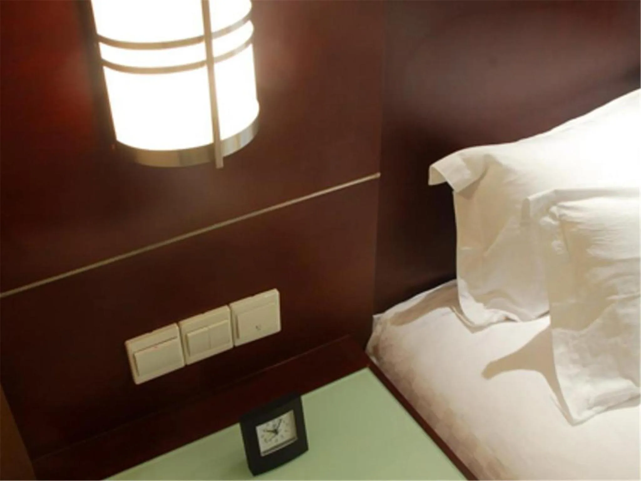 Decorative detail, Bed in Howard Johnson Wyndham Leonora plzaz Shanghai