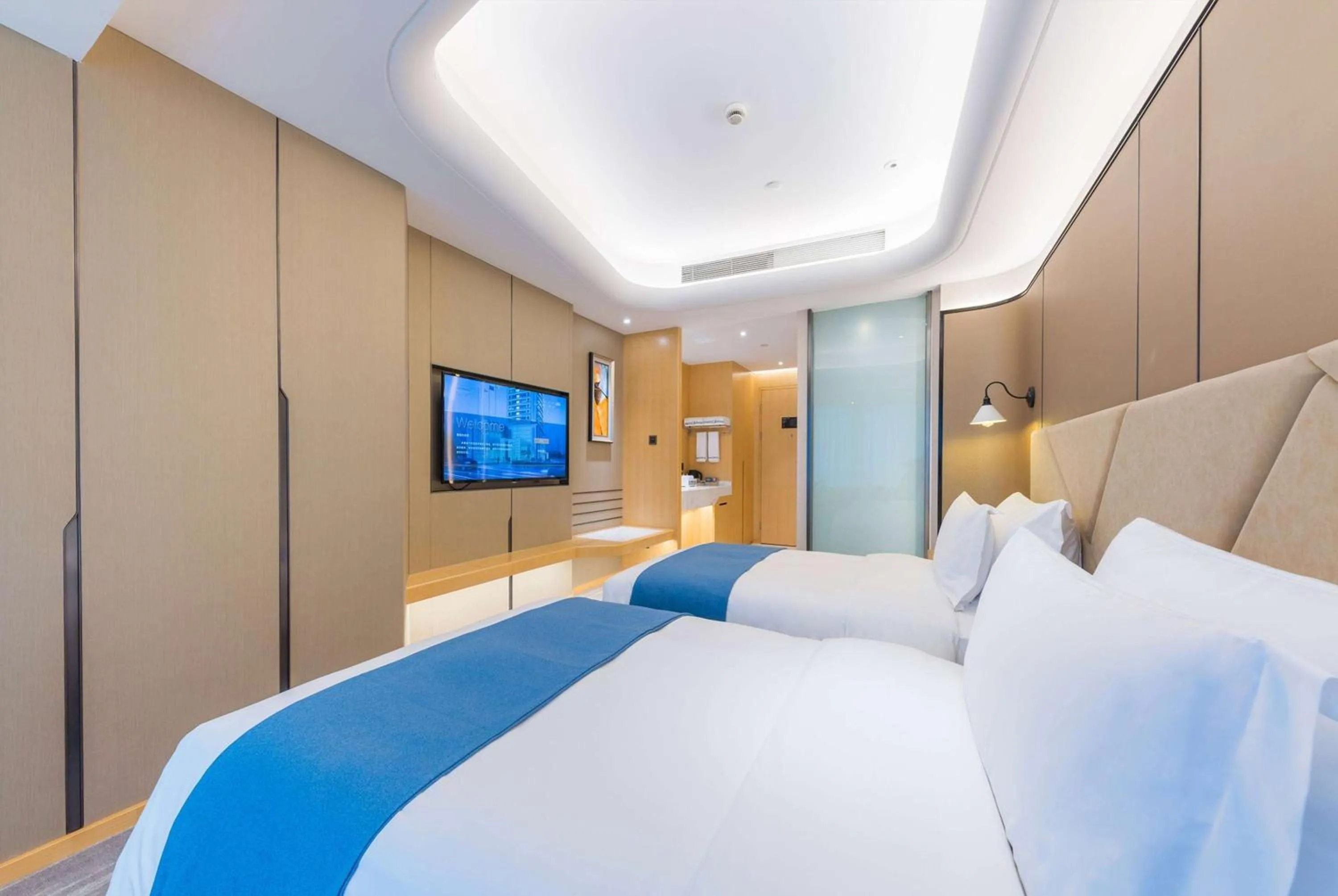 Photo of the whole room, Bed in Howard Johnson Wyndham Leonora plzaz Shanghai