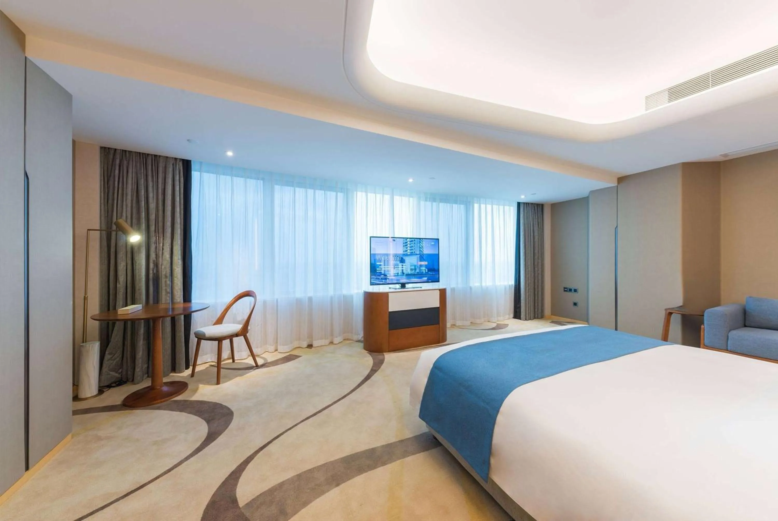 Photo of the whole room, Bed in Howard Johnson Wyndham Leonora plzaz Shanghai