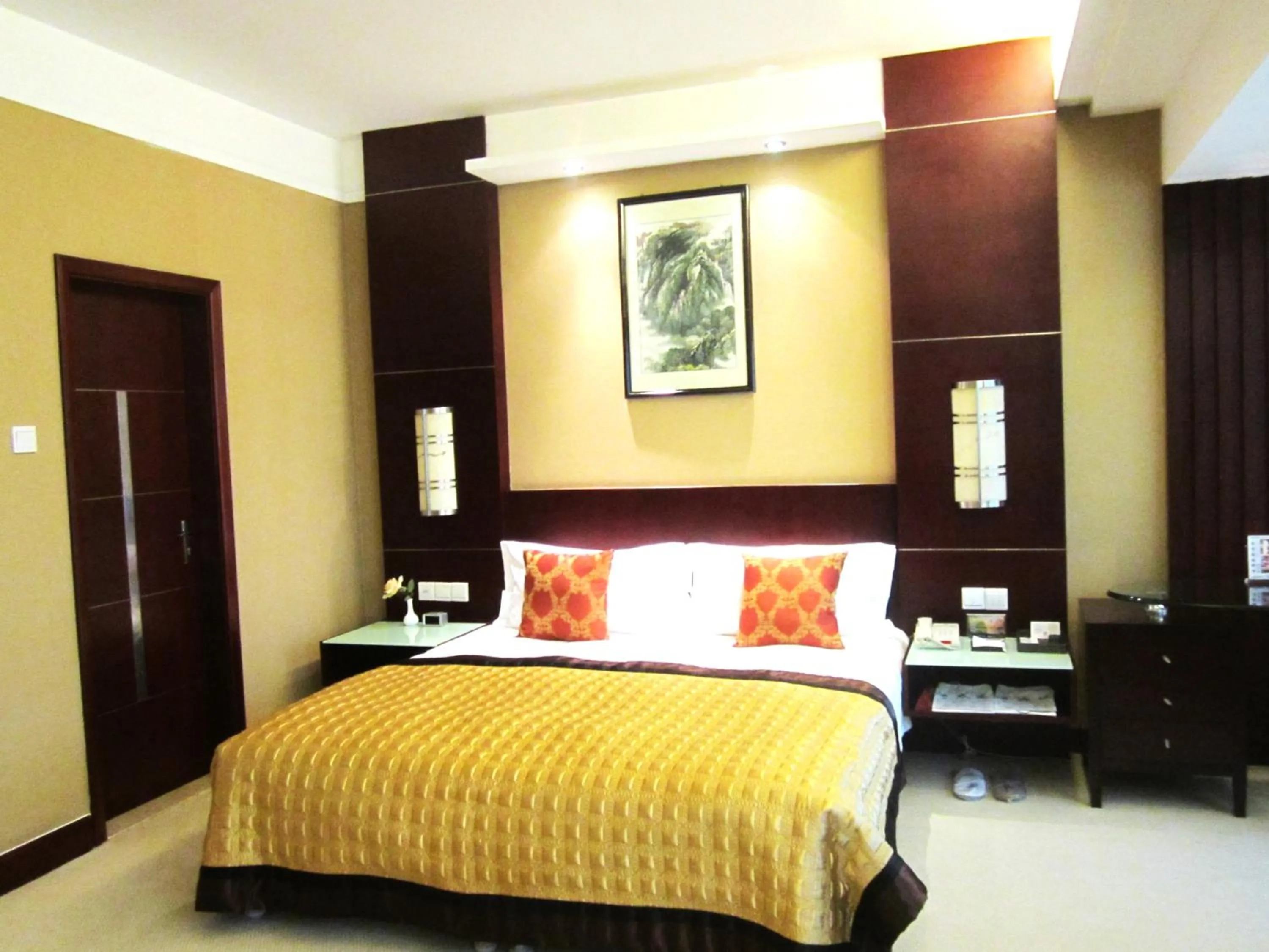 Bedroom, Bed in Howard Johnson Wyndham Leonora plzaz Shanghai